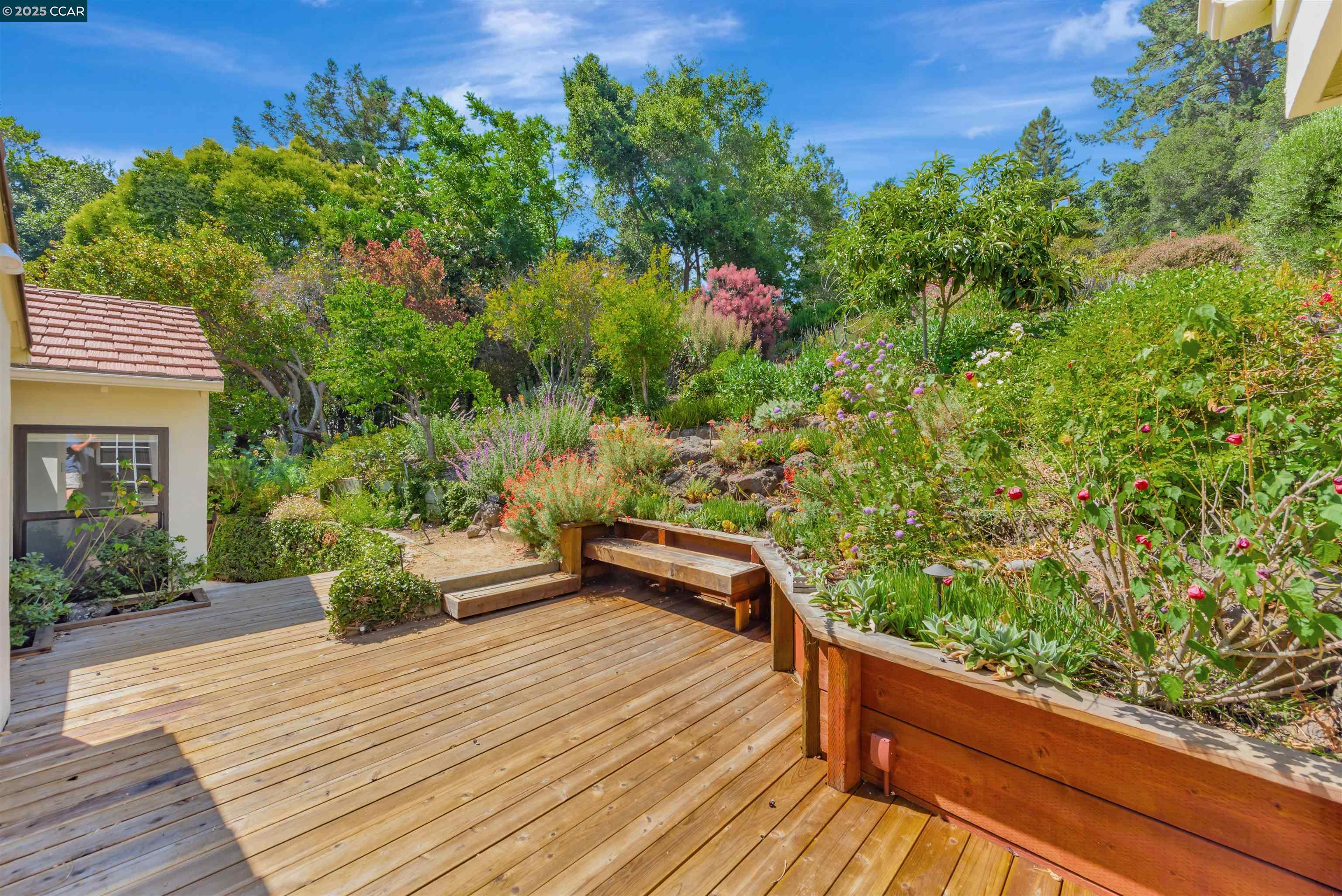 Detail Gallery Image 32 of 51 For 23 El Verano, Orinda,  CA 94563 - 4 Beds | 3 Baths