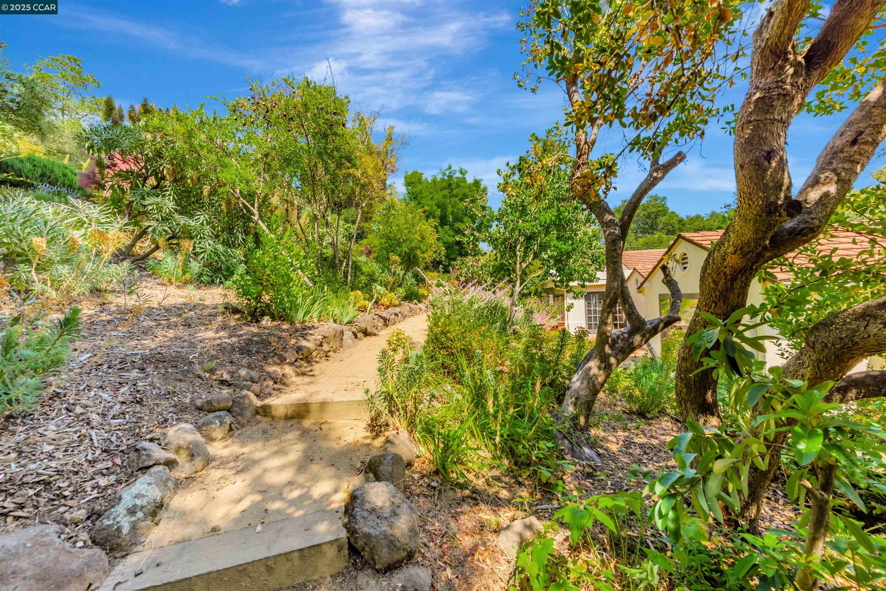 Detail Gallery Image 35 of 51 For 23 El Verano, Orinda,  CA 94563 - 4 Beds | 3 Baths