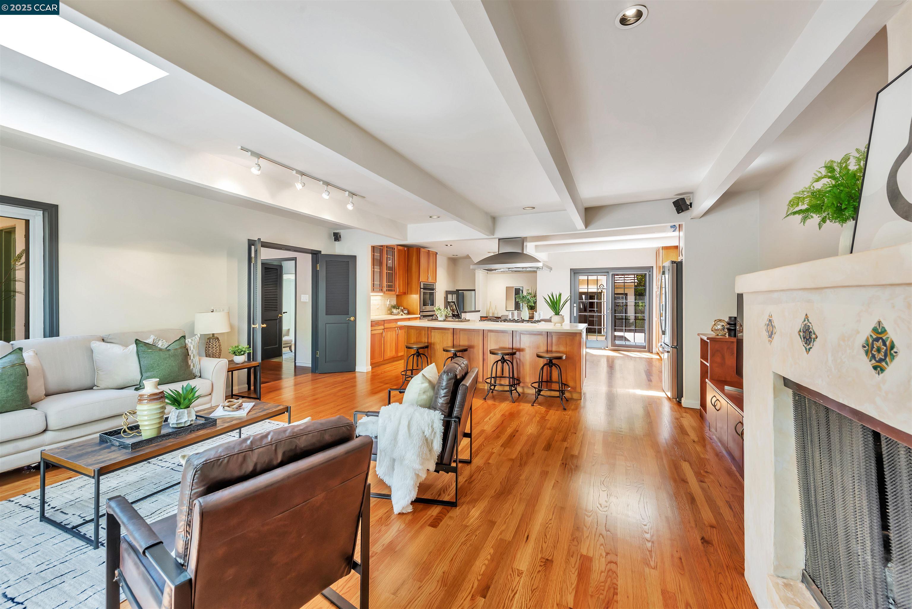 Detail Gallery Image 6 of 51 For 23 El Verano, Orinda,  CA 94563 - 4 Beds | 3 Baths