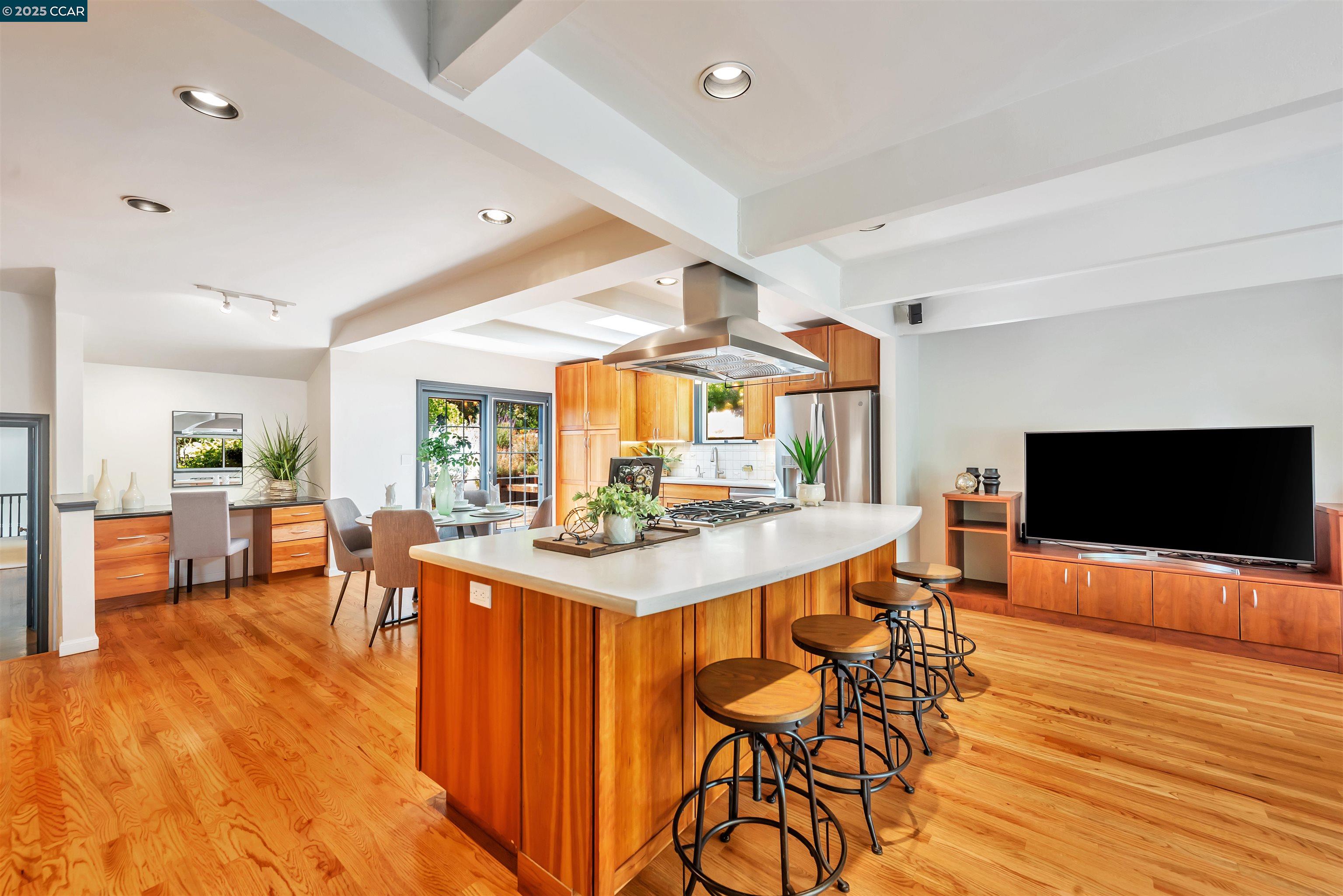 Detail Gallery Image 7 of 51 For 23 El Verano, Orinda,  CA 94563 - 4 Beds | 3 Baths