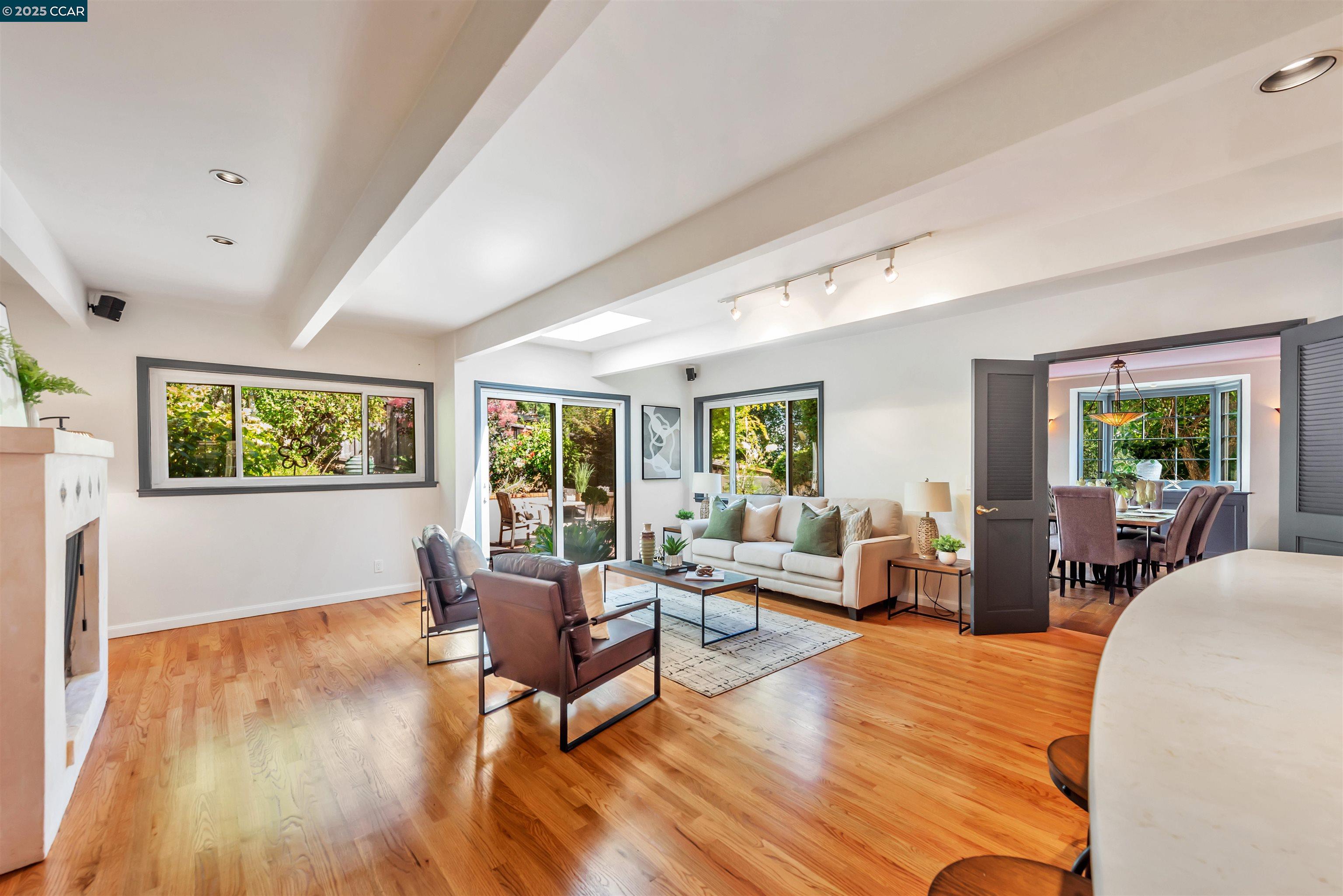 Detail Gallery Image 8 of 51 For 23 El Verano, Orinda,  CA 94563 - 4 Beds | 3 Baths