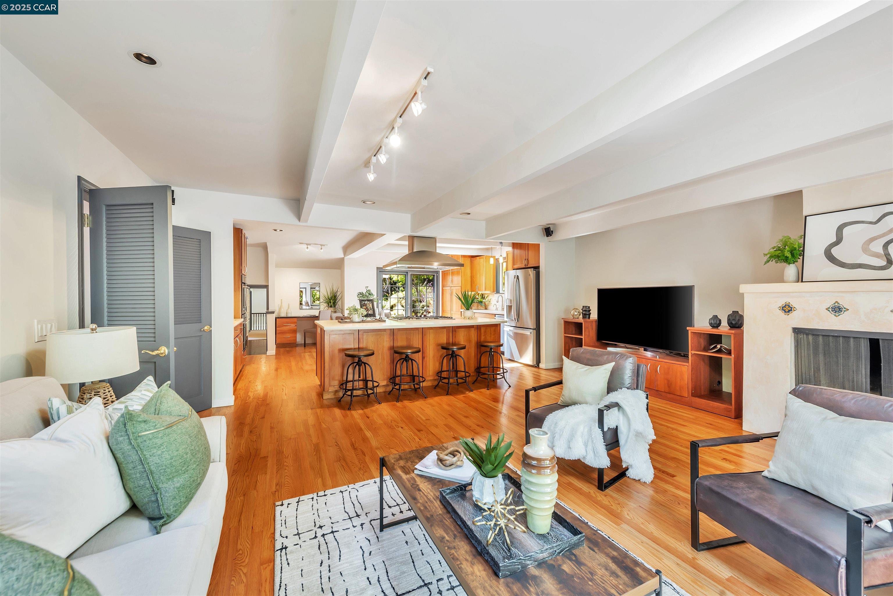 Detail Gallery Image 9 of 51 For 23 El Verano, Orinda,  CA 94563 - 4 Beds | 3 Baths