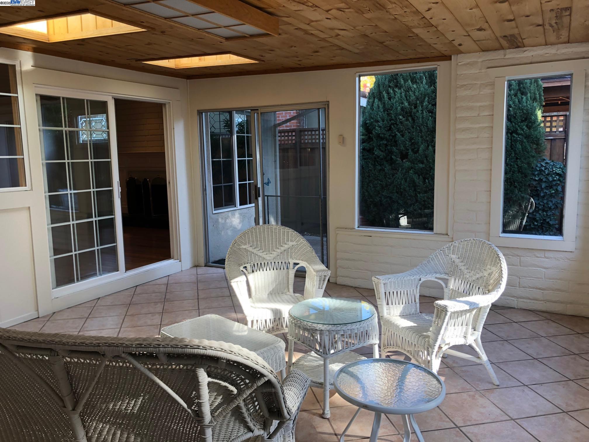 Detail Gallery Image 4 of 5 For 5026 Hillcrest Way, Pleasanton,  CA 94588 - 4 Beds | 2 Baths