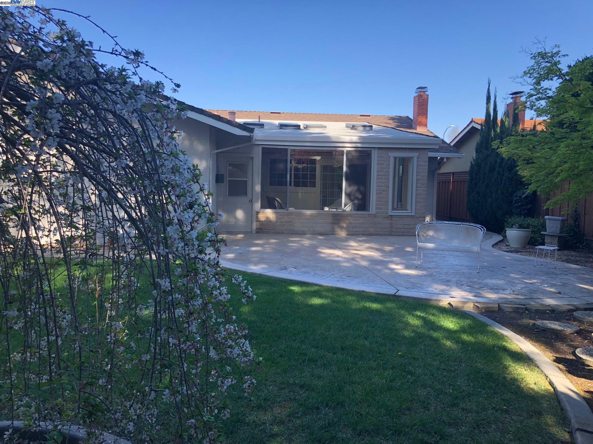 Detail Gallery Image 5 of 5 For 5026 Hillcrest Way, Pleasanton,  CA 94588 - 4 Beds | 2 Baths