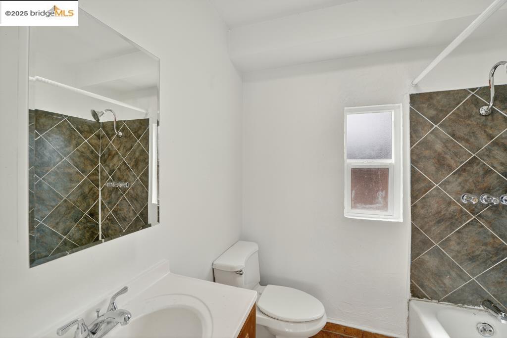 Detail Gallery Image 11 of 39 For 4114 E 17th St, Oakland,  CA 94601 - – Beds | – Baths