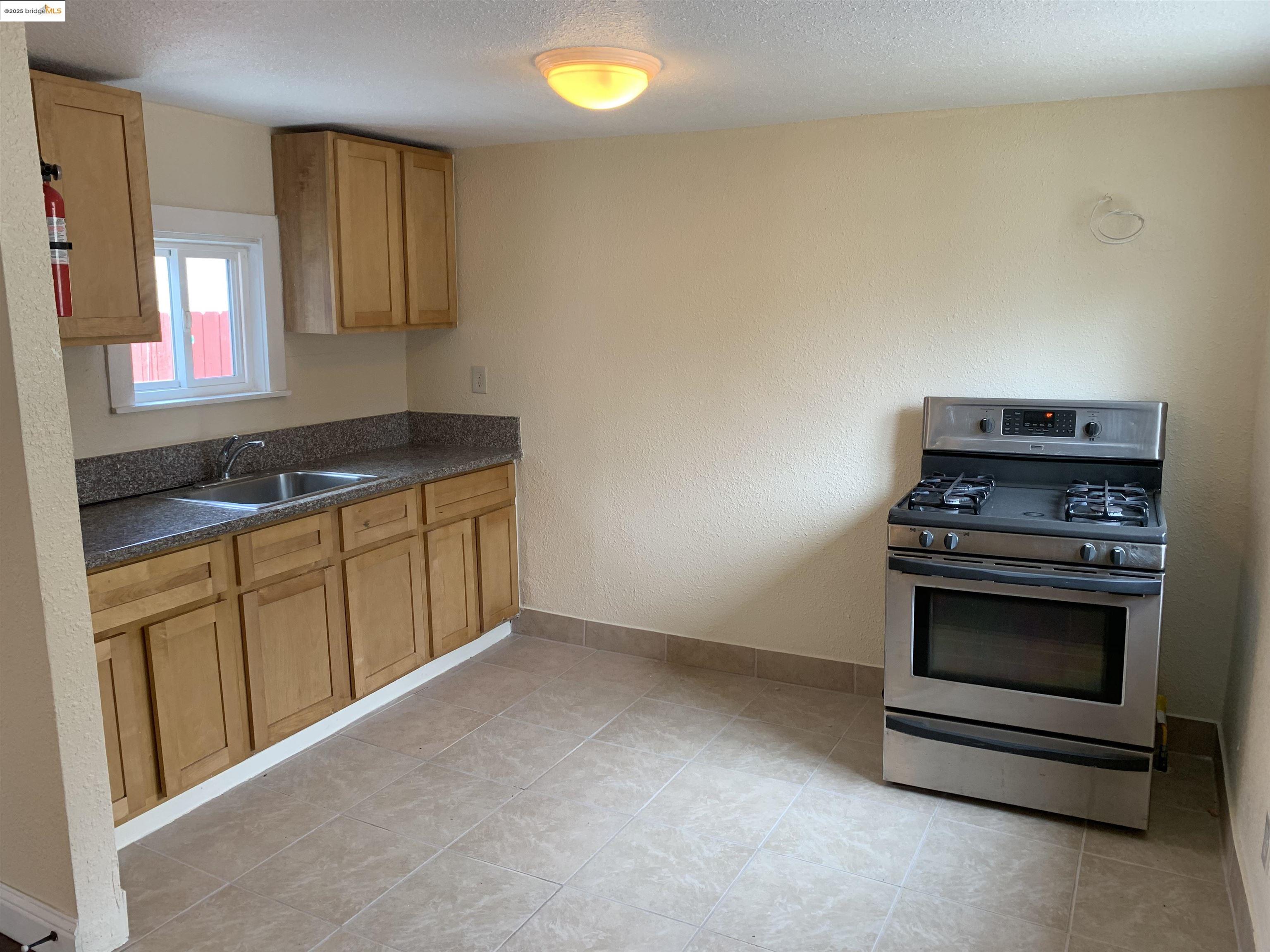 Detail Gallery Image 29 of 39 For 4114 E 17th St, Oakland,  CA 94601 - – Beds | – Baths