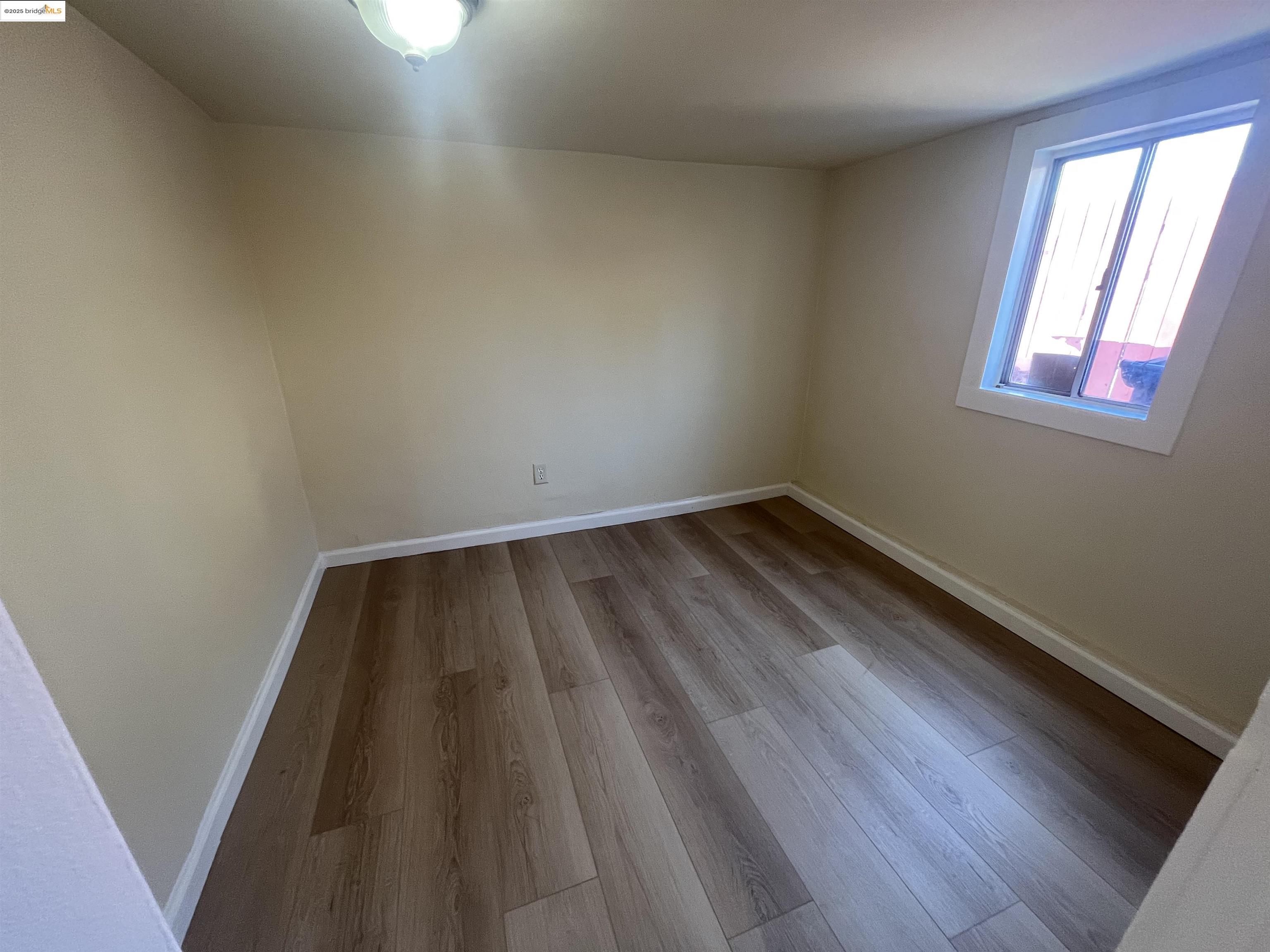 Detail Gallery Image 34 of 39 For 4114 E 17th St, Oakland,  CA 94601 - – Beds | – Baths