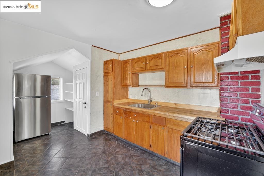 Detail Gallery Image 9 of 39 For 4114 E 17th St, Oakland,  CA 94601 - – Beds | – Baths