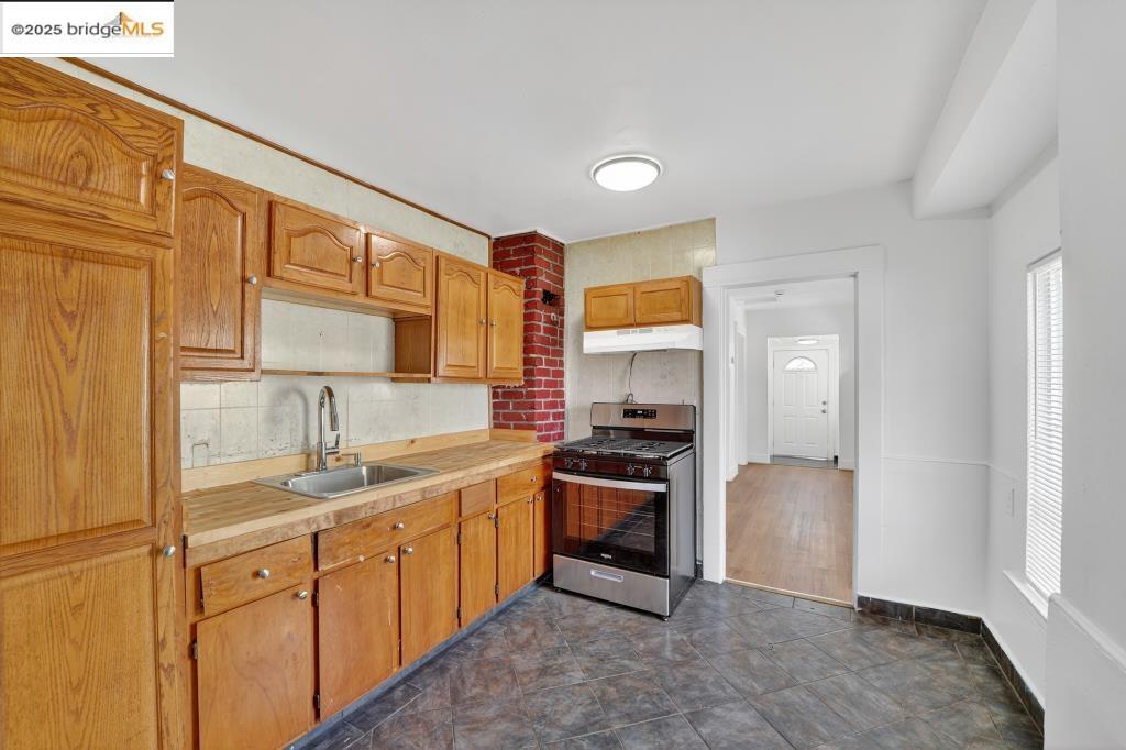 Detail Gallery Image 10 of 39 For 4114 E 17th St, Oakland,  CA 94601 - – Beds | – Baths