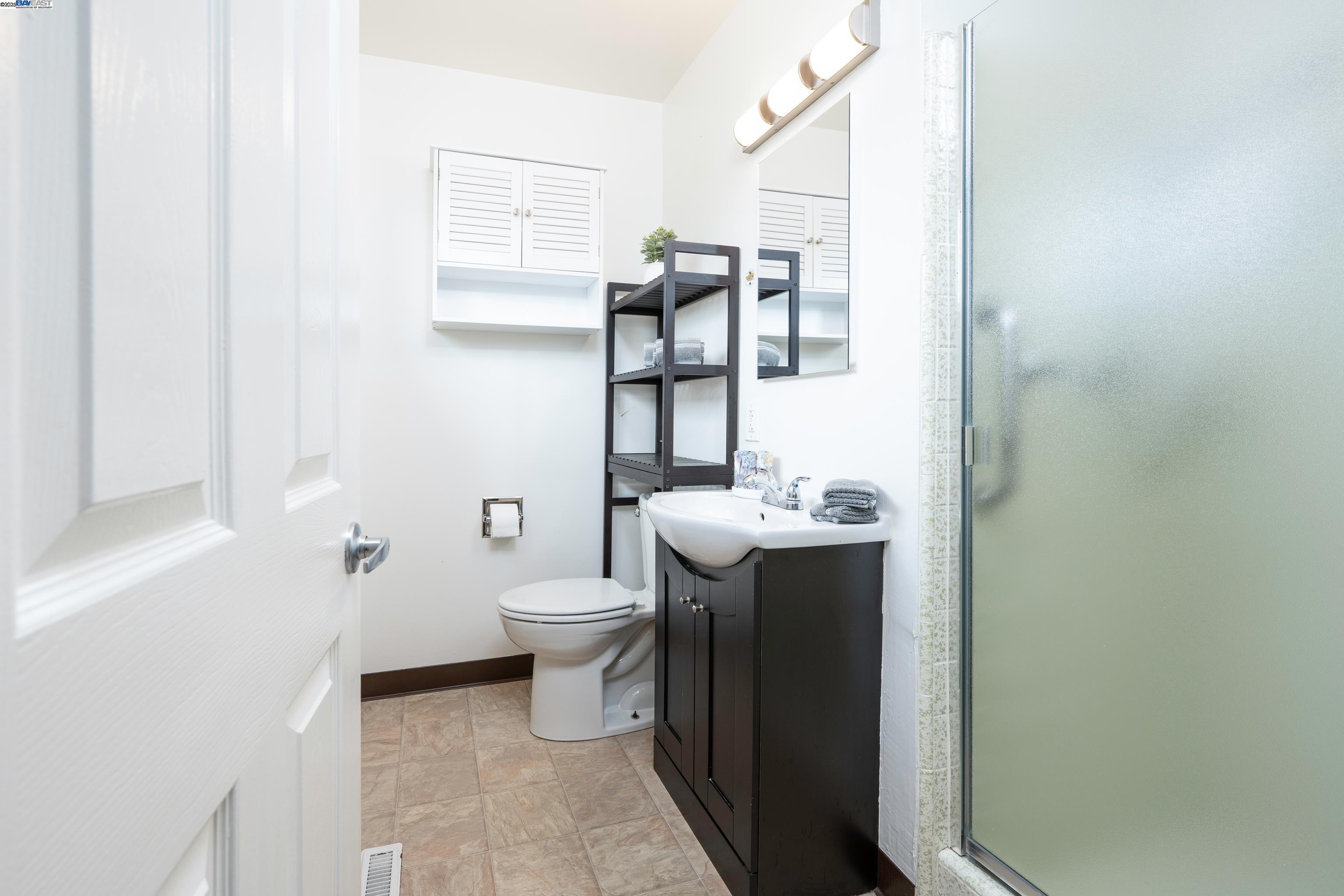 Detail Gallery Image 12 of 18 For 1338 Thais Ln, Hayward,  CA 94544 - 3 Beds | 2 Baths
