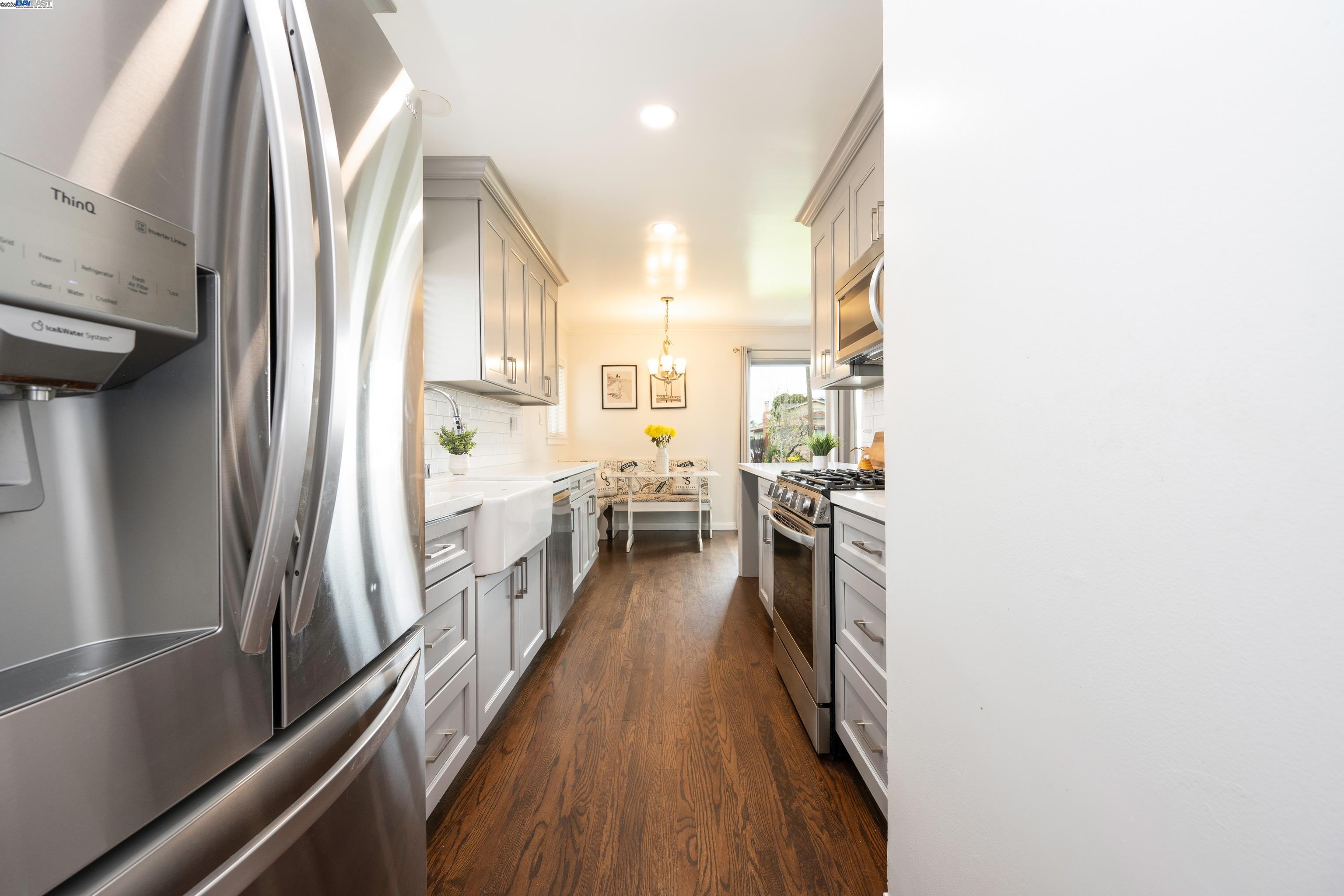 Detail Gallery Image 4 of 18 For 1338 Thais Ln, Hayward,  CA 94544 - 3 Beds | 2 Baths