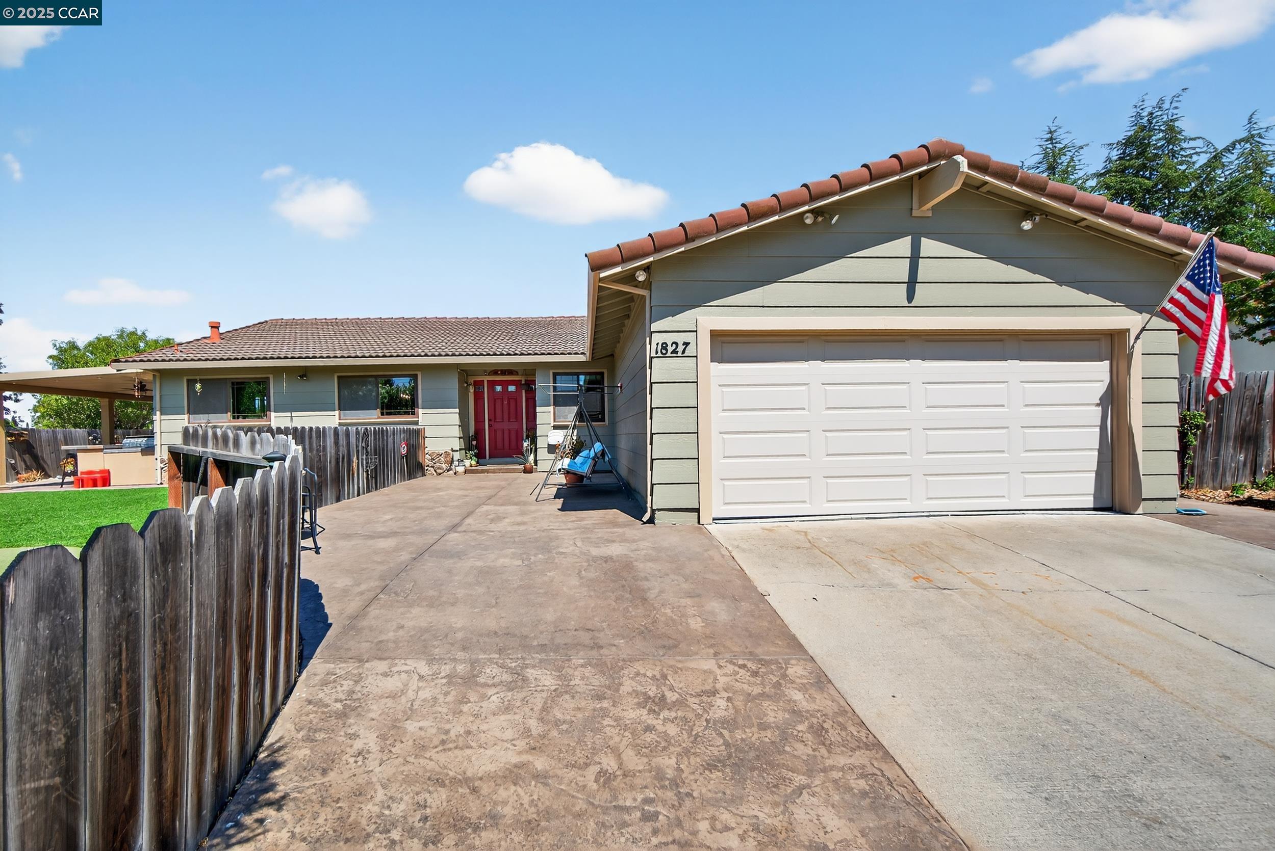 Detail Gallery Image 2 of 53 For 1827 Leo Ln, Concord,  CA 94521 - 4 Beds | 2 Baths