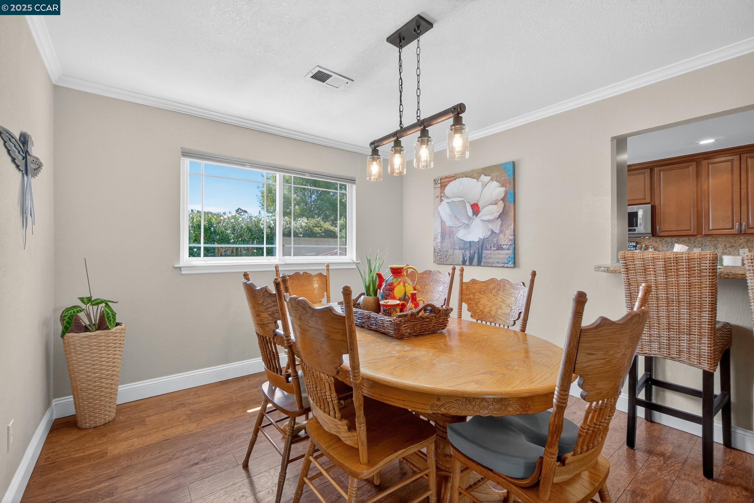 Detail Gallery Image 13 of 53 For 1827 Leo Ln, Concord,  CA 94521 - 4 Beds | 2 Baths