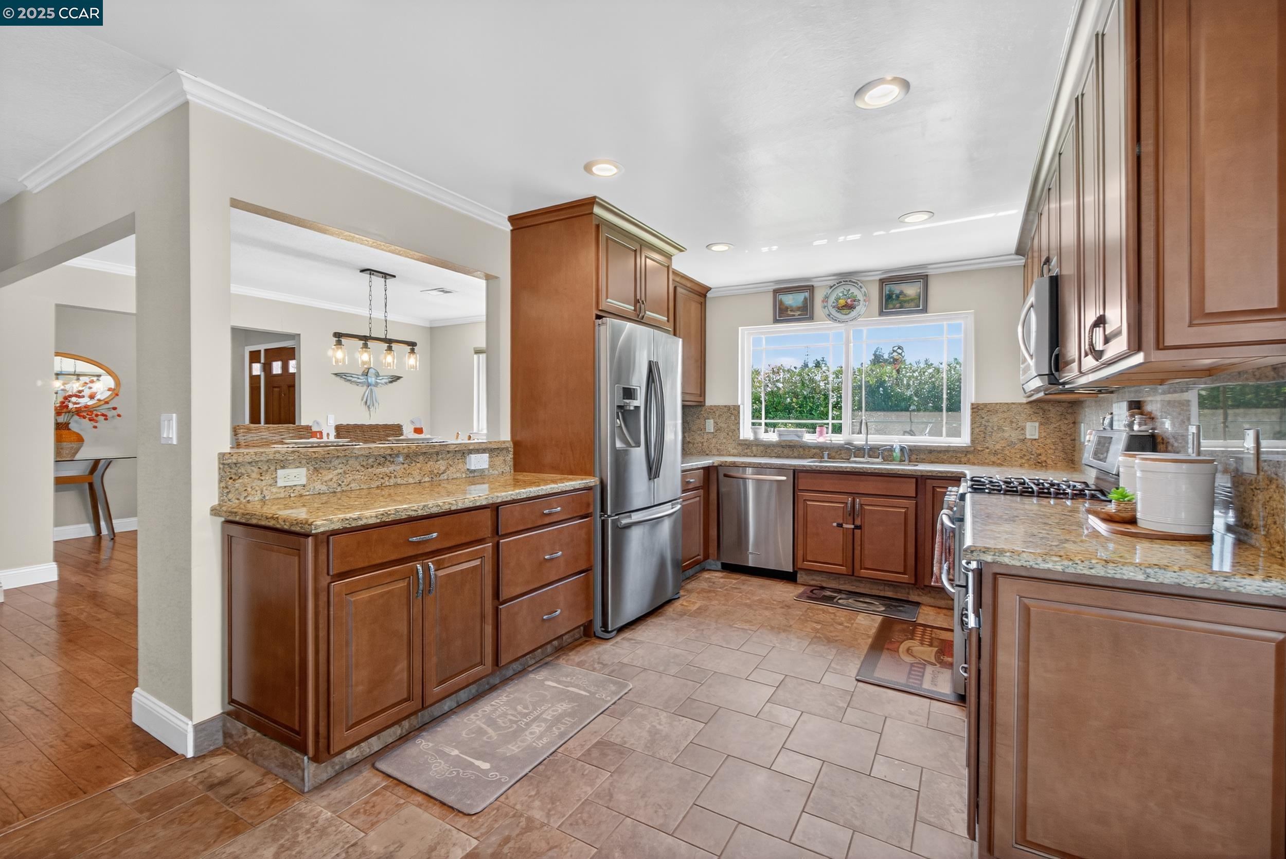 Detail Gallery Image 15 of 53 For 1827 Leo Ln, Concord,  CA 94521 - 4 Beds | 2 Baths