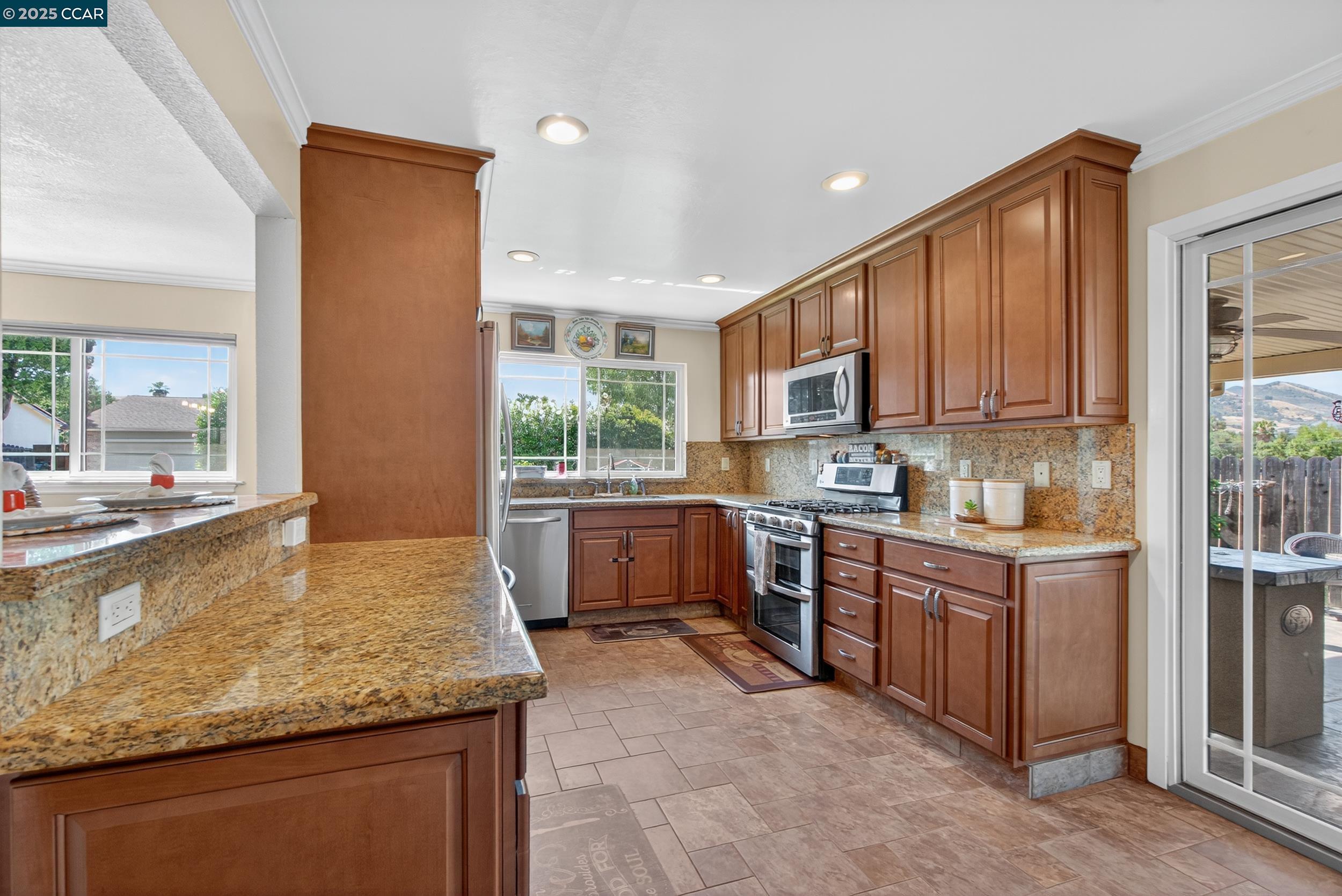 Detail Gallery Image 16 of 53 For 1827 Leo Ln, Concord,  CA 94521 - 4 Beds | 2 Baths