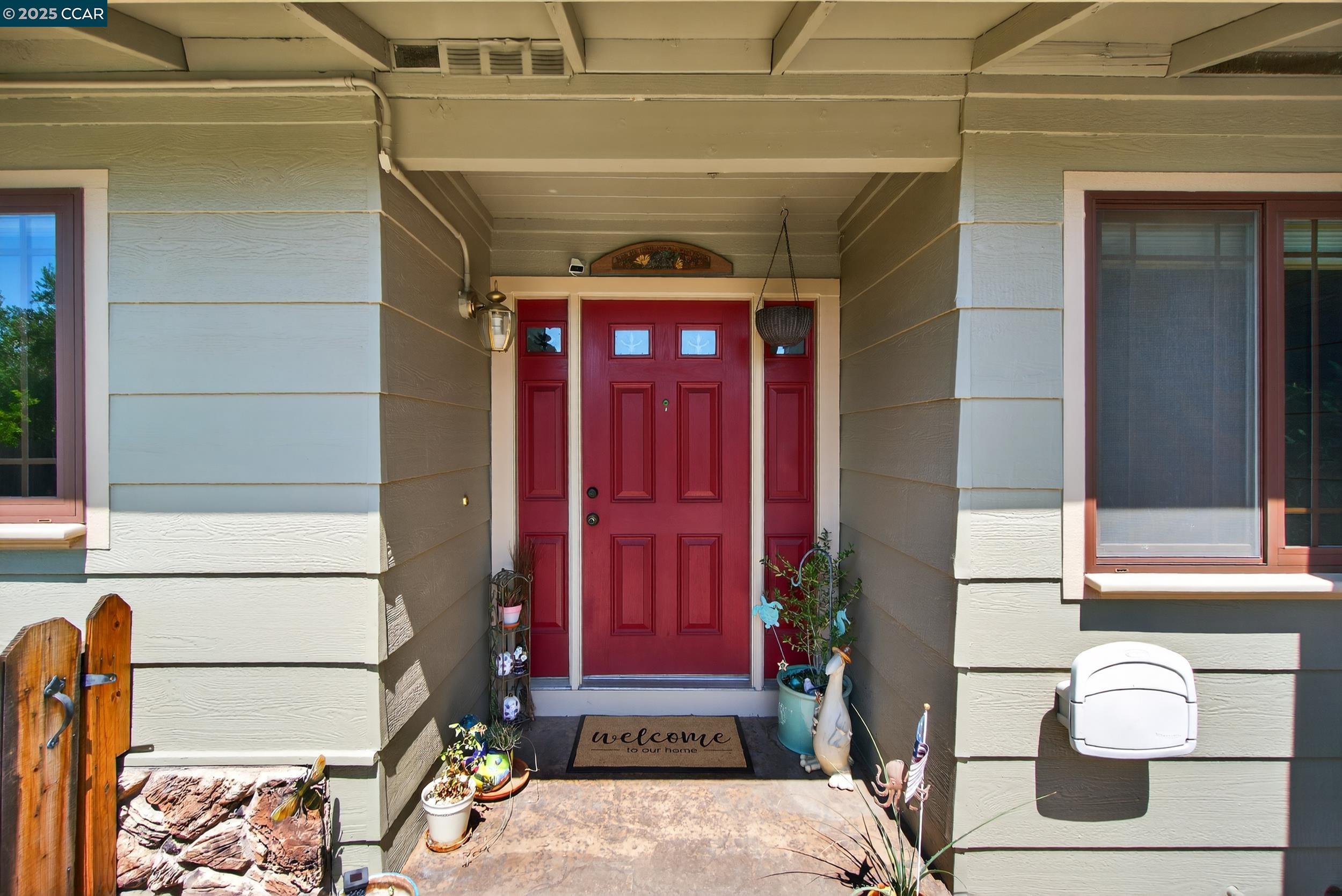 Detail Gallery Image 4 of 53 For 1827 Leo Ln, Concord,  CA 94521 - 4 Beds | 2 Baths