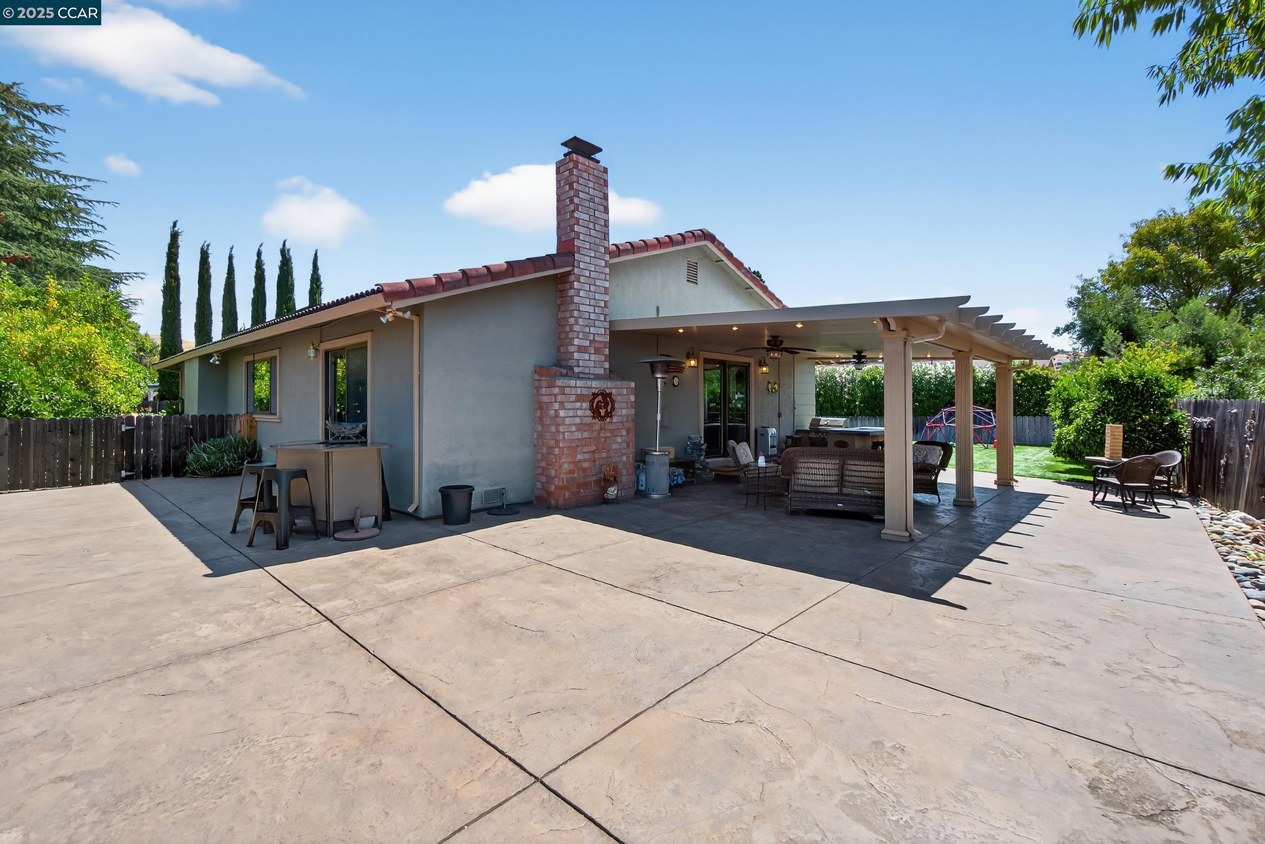Detail Gallery Image 45 of 53 For 1827 Leo Ln, Concord,  CA 94521 - 4 Beds | 2 Baths