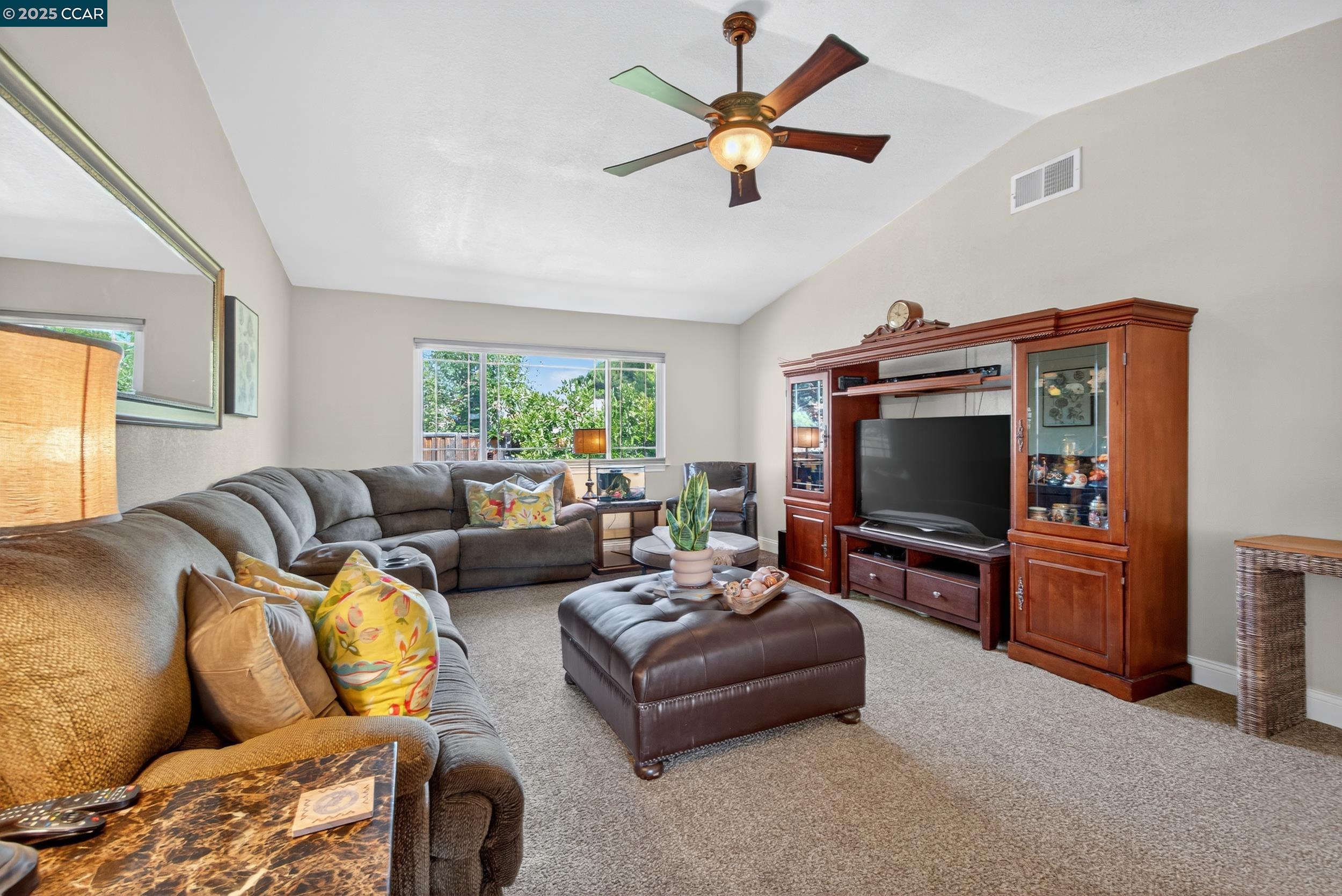 Detail Gallery Image 7 of 53 For 1827 Leo Ln, Concord,  CA 94521 - 4 Beds | 2 Baths