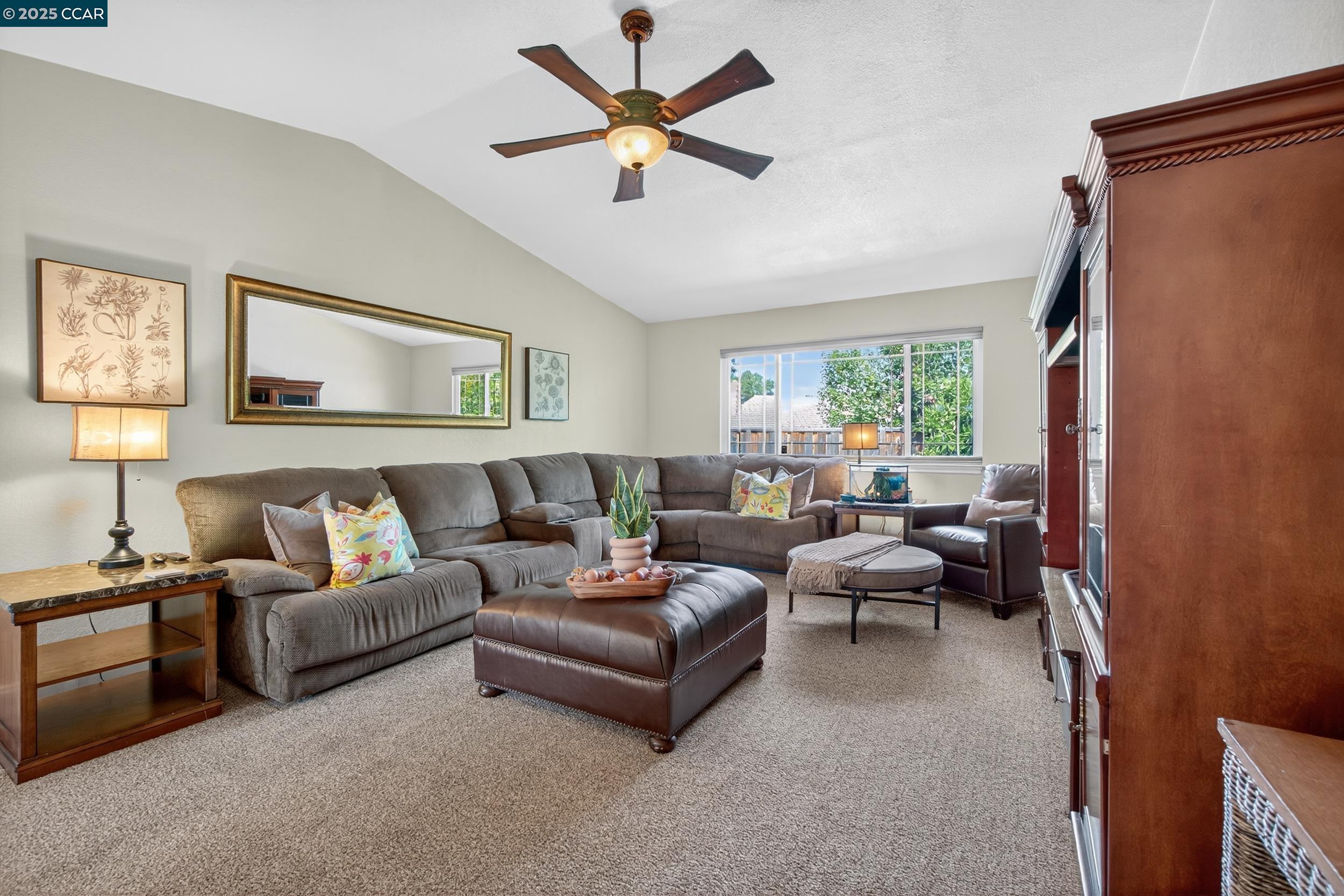 Detail Gallery Image 8 of 53 For 1827 Leo Ln, Concord,  CA 94521 - 4 Beds | 2 Baths