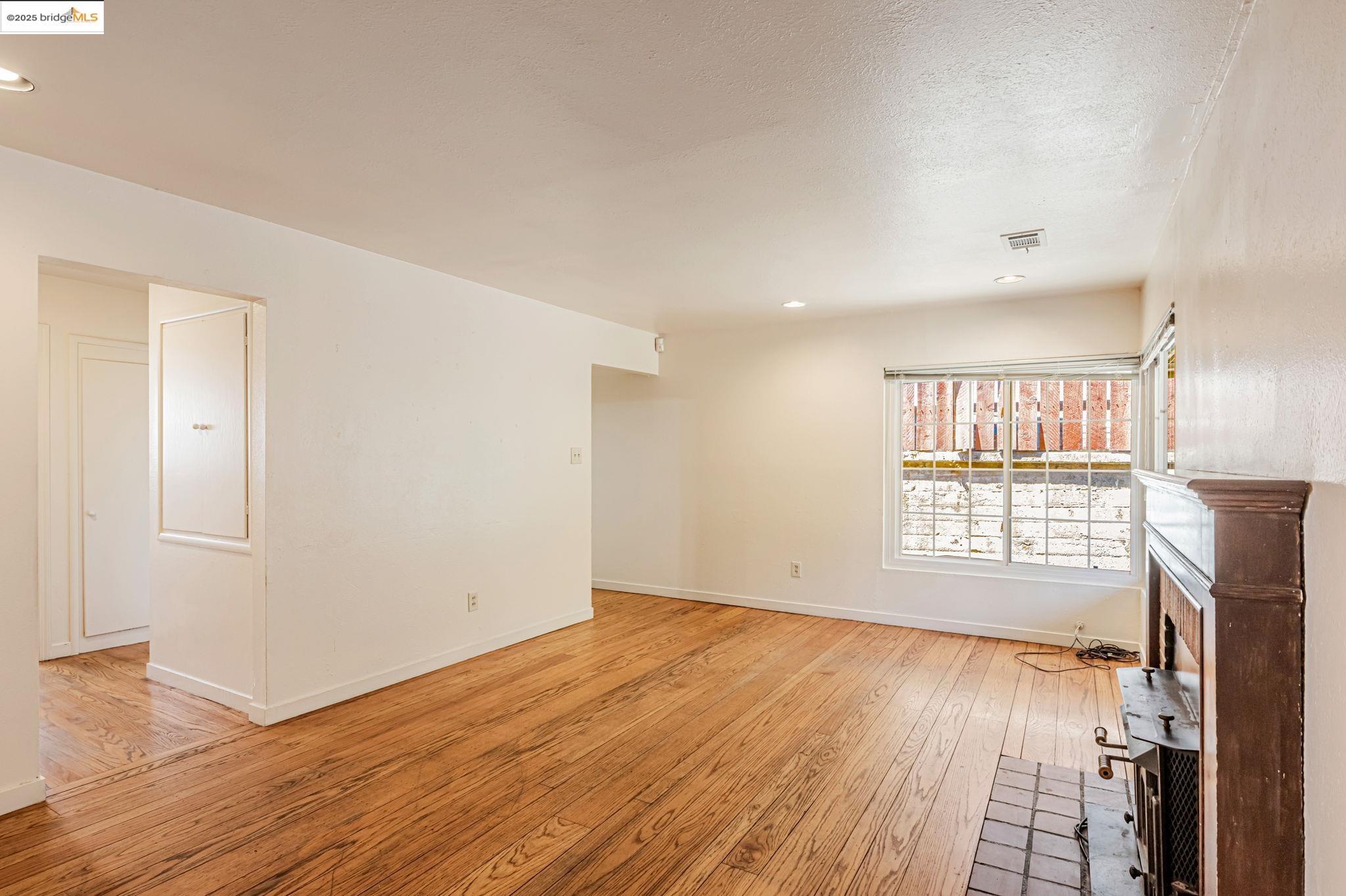 Detail Gallery Image 10 of 34 For 24575 Marie Drive, Hayward,  CA 94542 - 3 Beds | 2 Baths