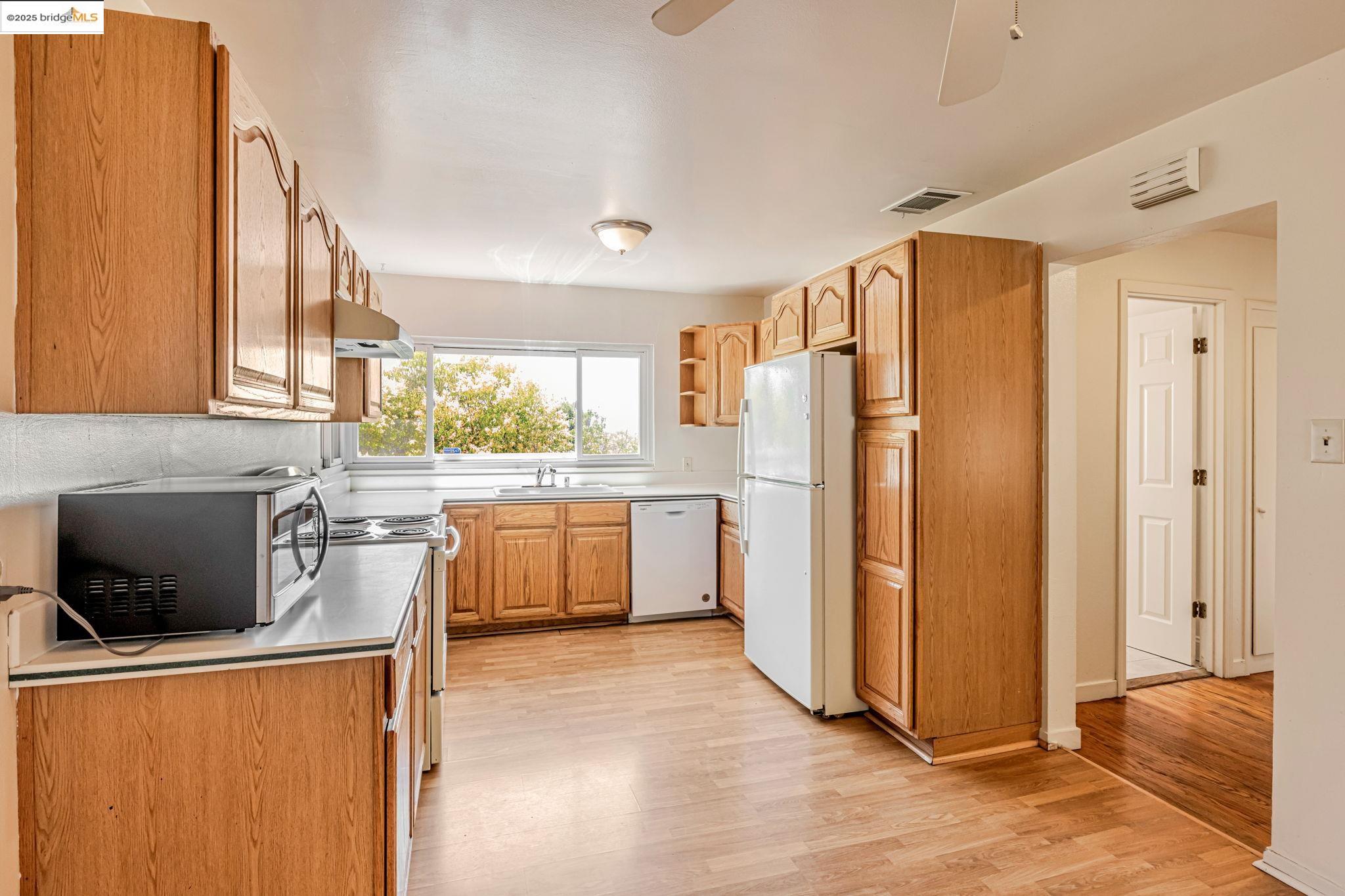 Detail Gallery Image 14 of 34 For 24575 Marie Drive, Hayward,  CA 94542 - 3 Beds | 2 Baths