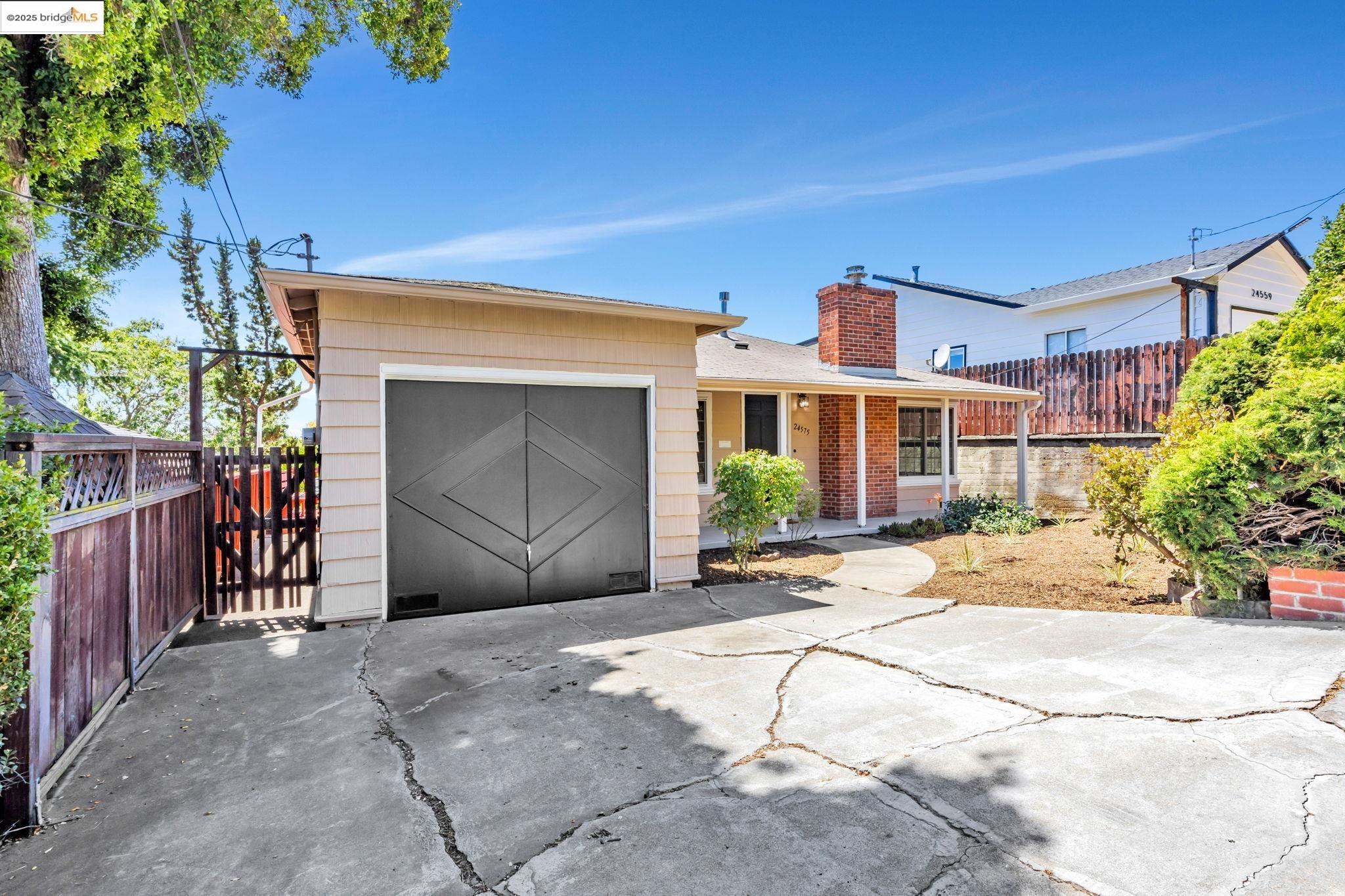 Detail Gallery Image 2 of 34 For 24575 Marie Drive, Hayward,  CA 94542 - 3 Beds | 2 Baths