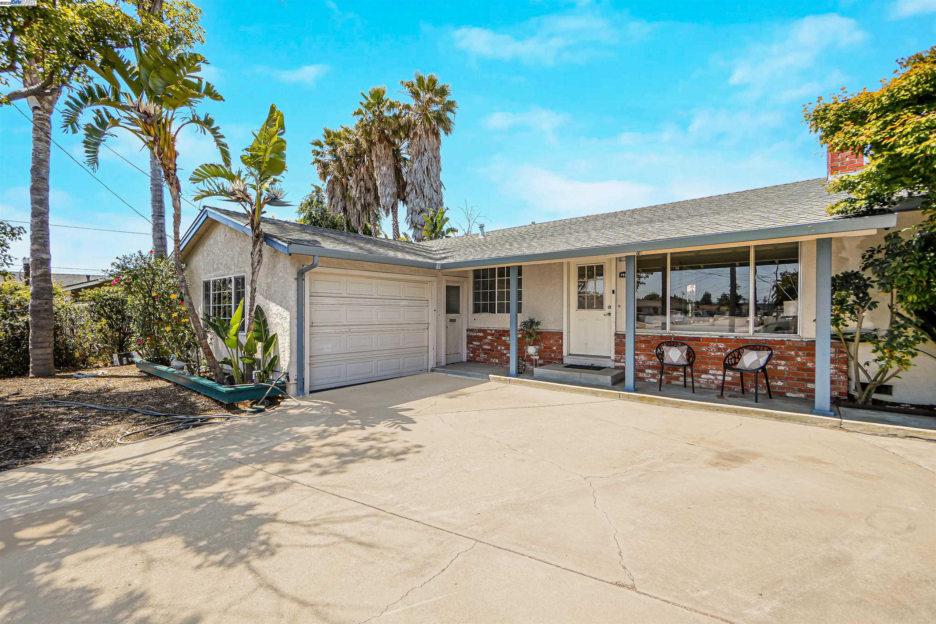 Detail Gallery Image 2 of 40 For 1925 Lilac Ave., Hayward,  CA 94545 - 4 Beds | 2 Baths