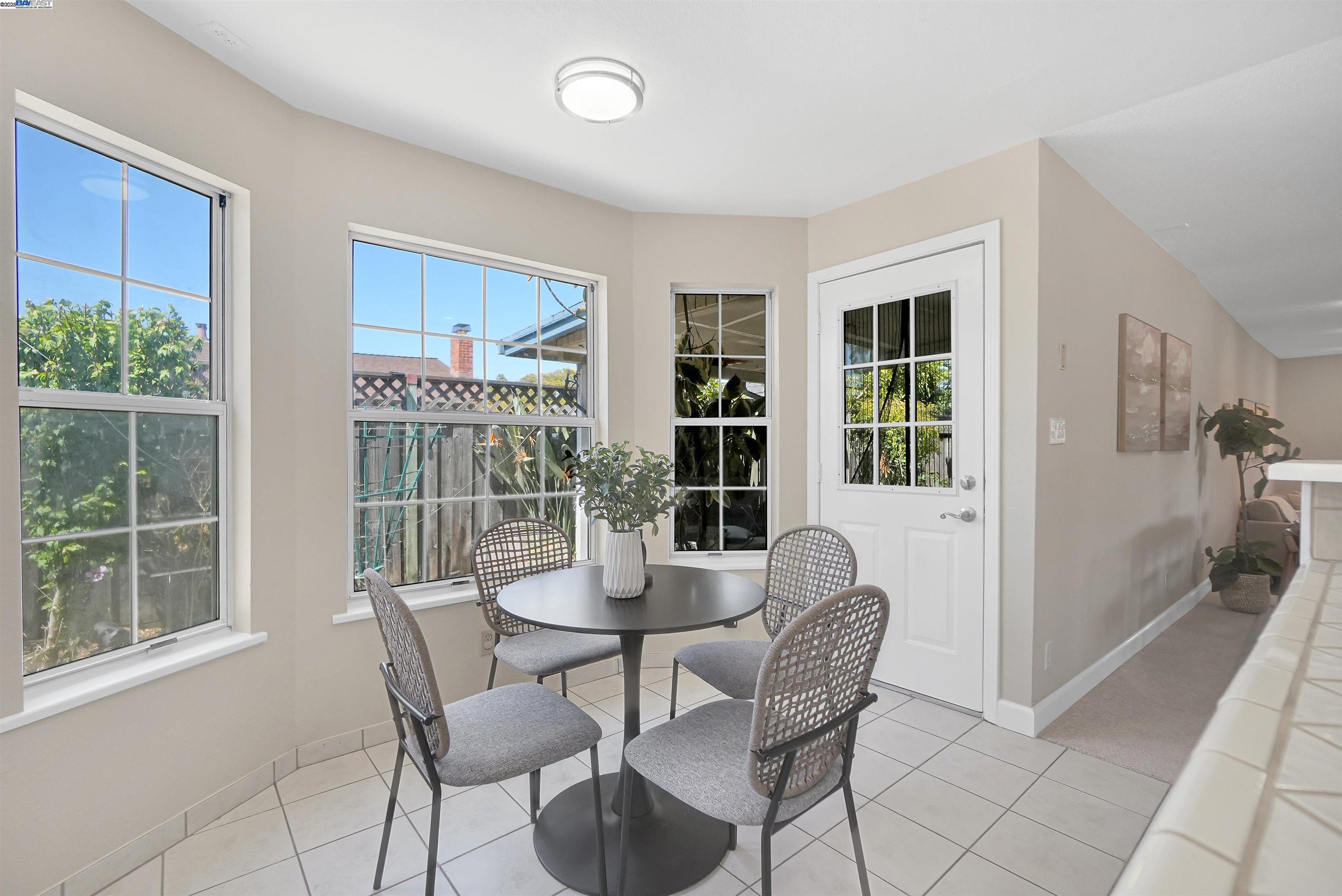 Detail Gallery Image 15 of 40 For 1925 Lilac Ave., Hayward,  CA 94545 - 4 Beds | 2 Baths