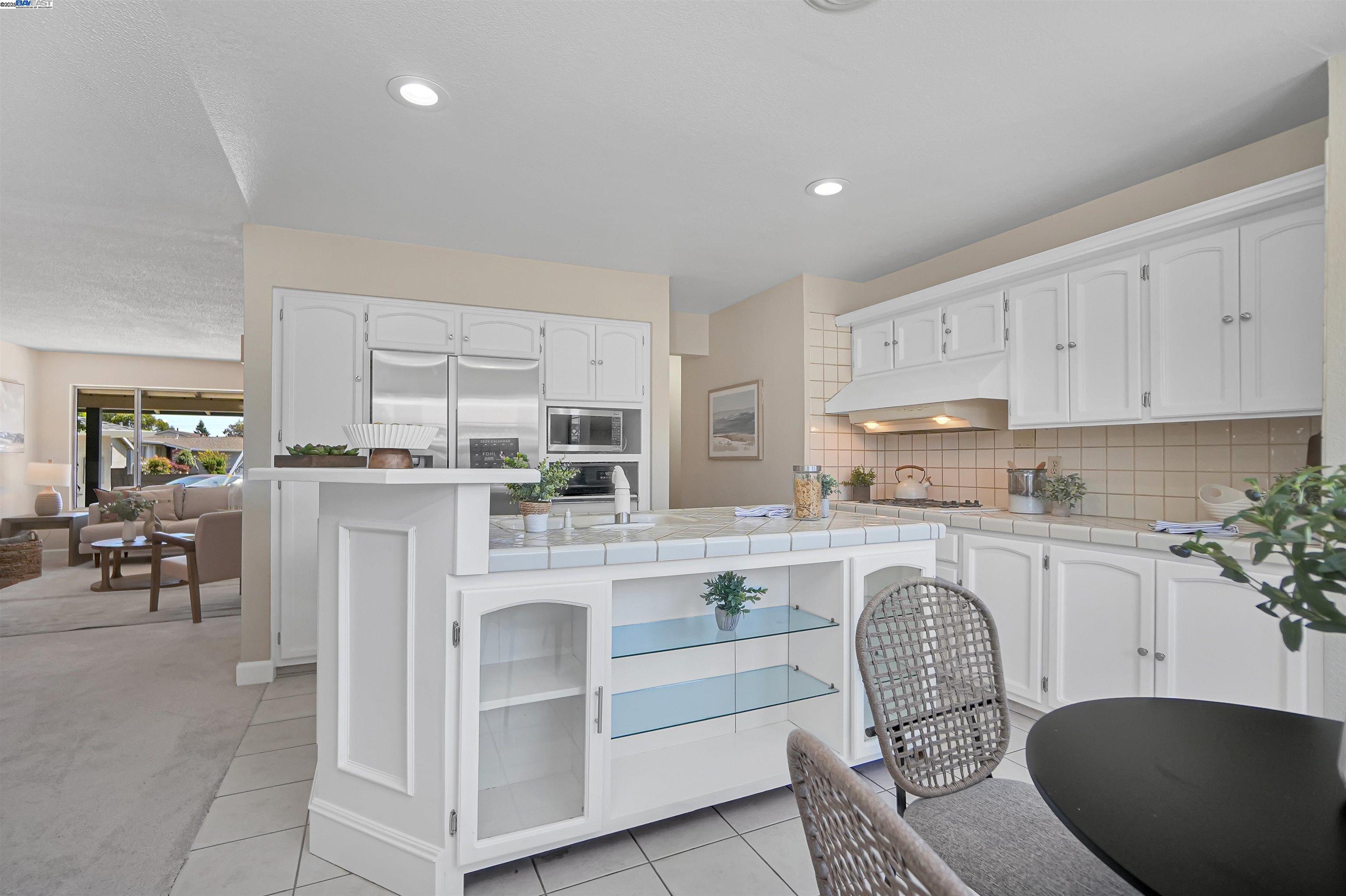 Detail Gallery Image 17 of 40 For 1925 Lilac Ave., Hayward,  CA 94545 - 4 Beds | 2 Baths