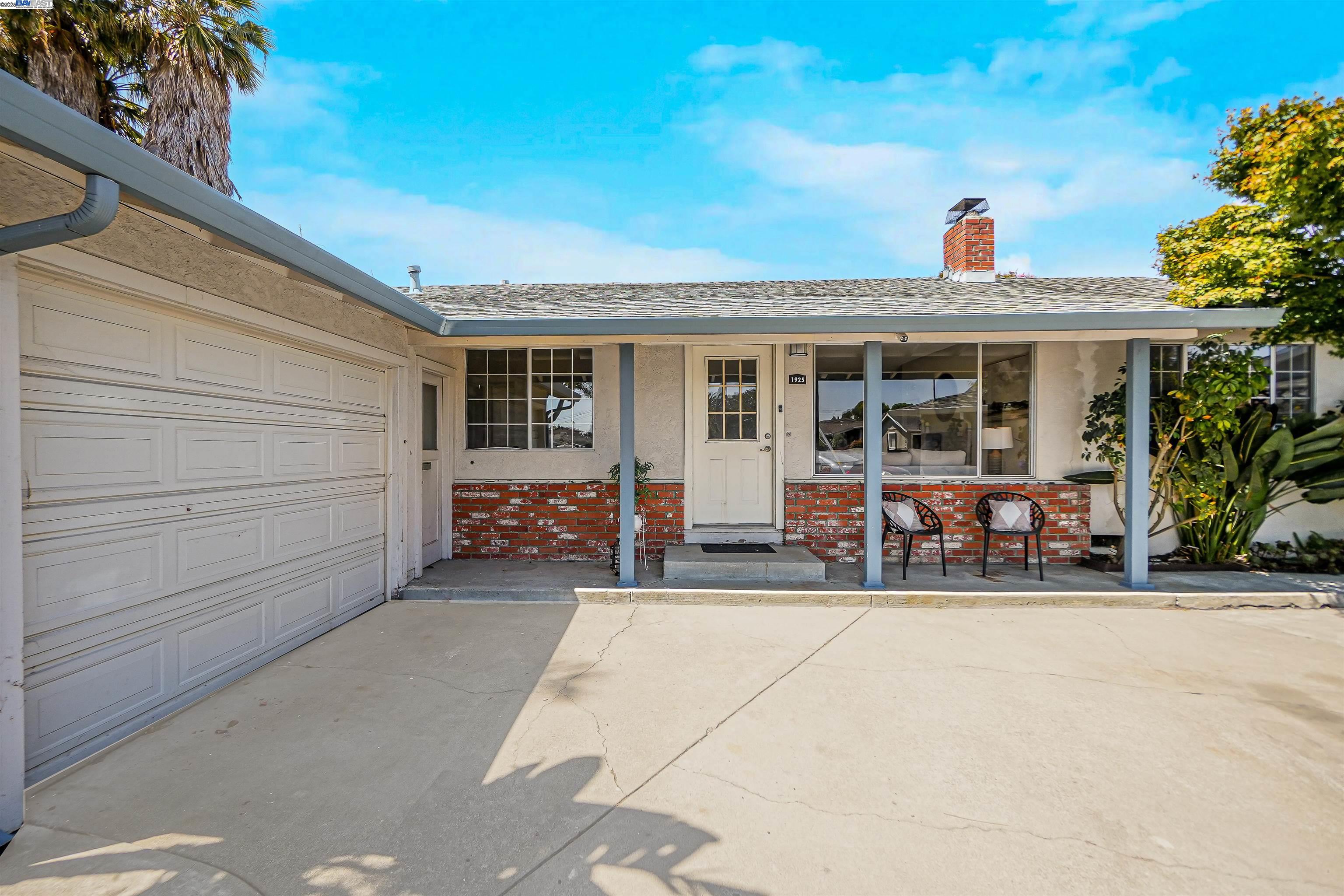 Detail Gallery Image 3 of 40 For 1925 Lilac Ave., Hayward,  CA 94545 - 4 Beds | 2 Baths