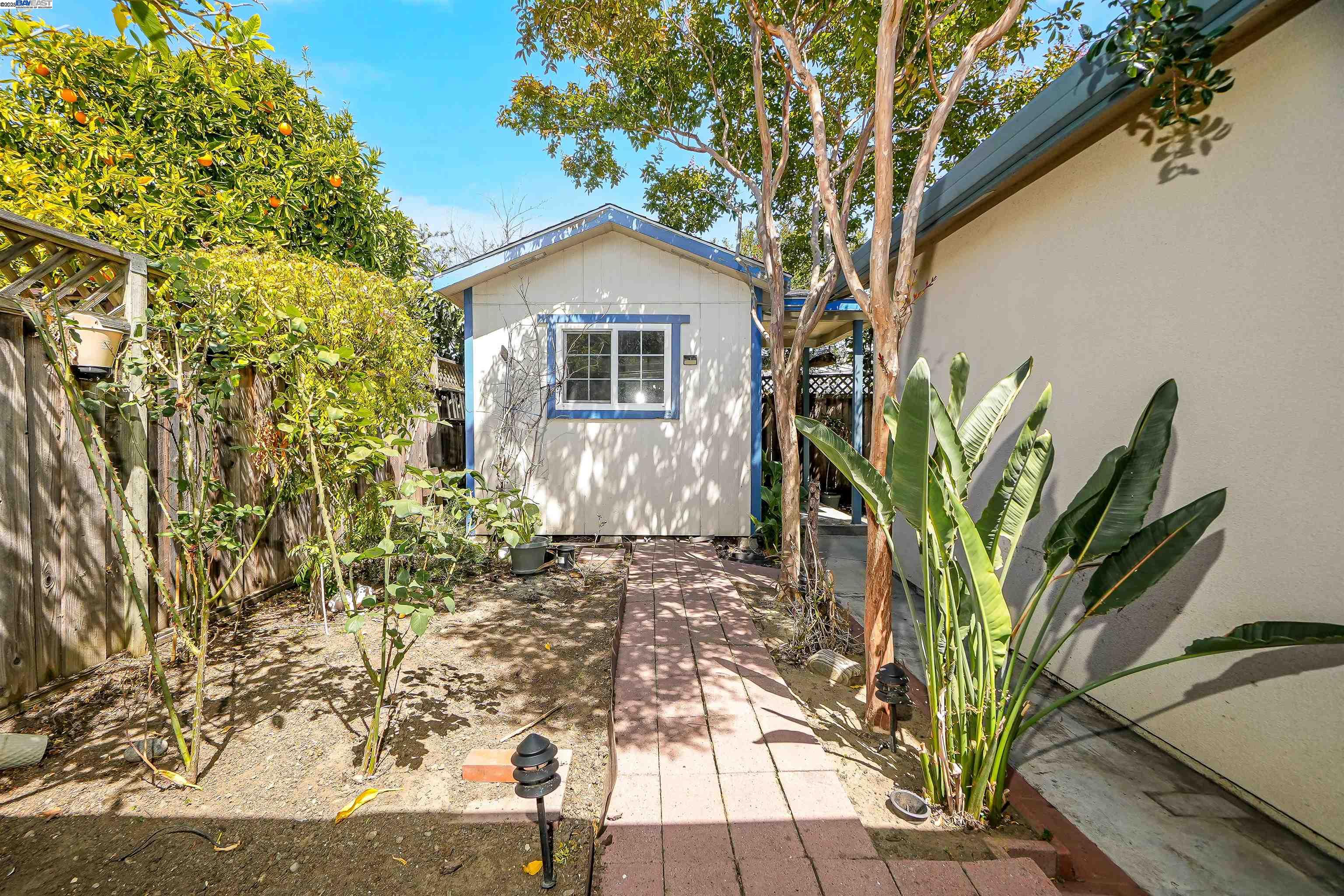 Detail Gallery Image 30 of 40 For 1925 Lilac Ave., Hayward,  CA 94545 - 4 Beds | 2 Baths