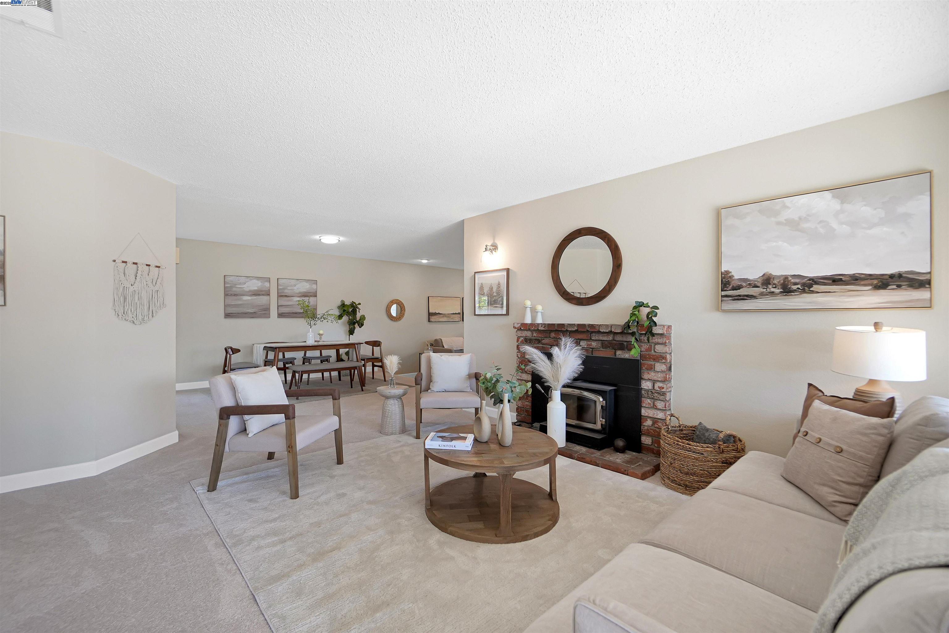 Detail Gallery Image 4 of 40 For 1925 Lilac Ave., Hayward,  CA 94545 - 4 Beds | 2 Baths