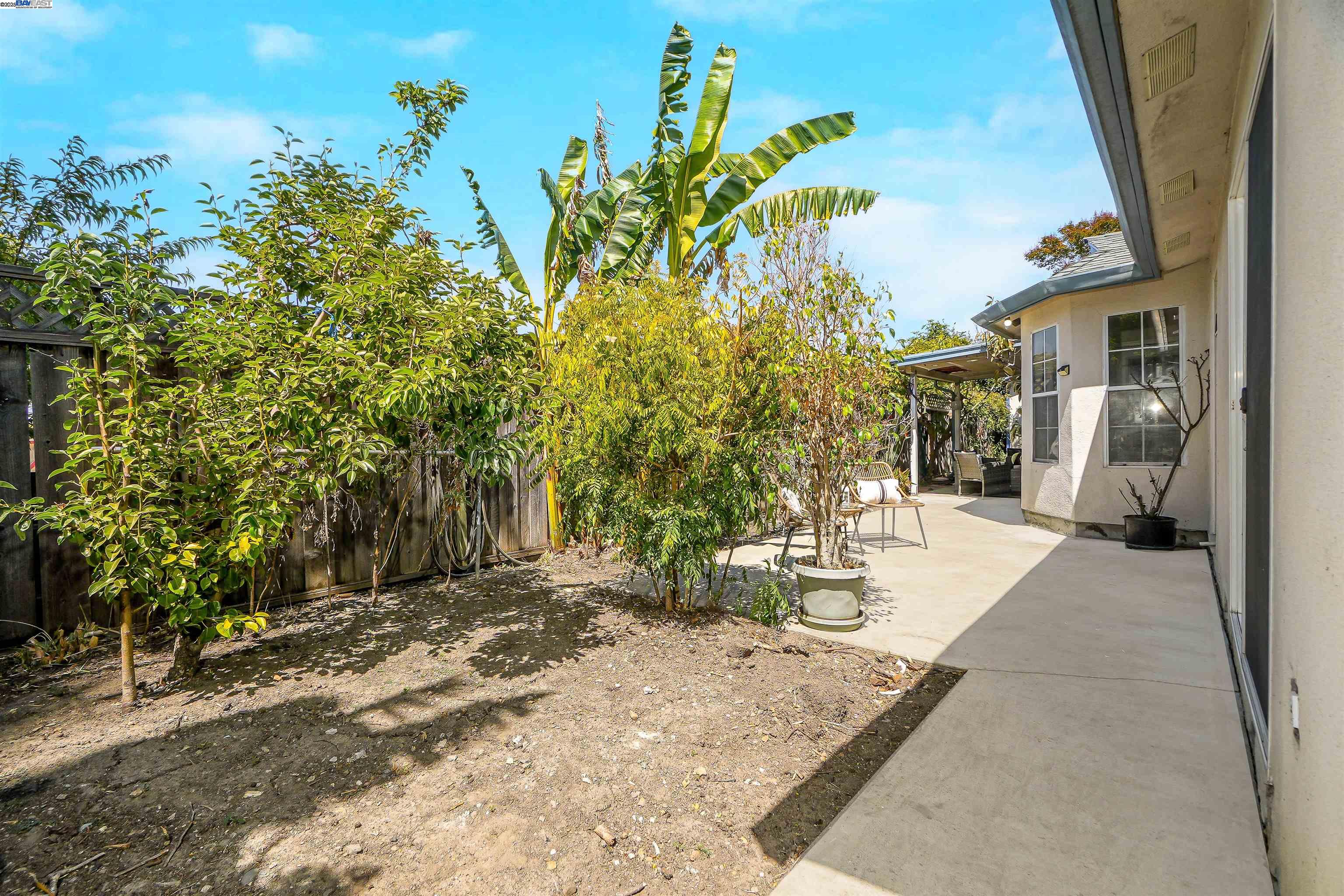 Detail Gallery Image 35 of 40 For 1925 Lilac Ave., Hayward,  CA 94545 - 4 Beds | 2 Baths