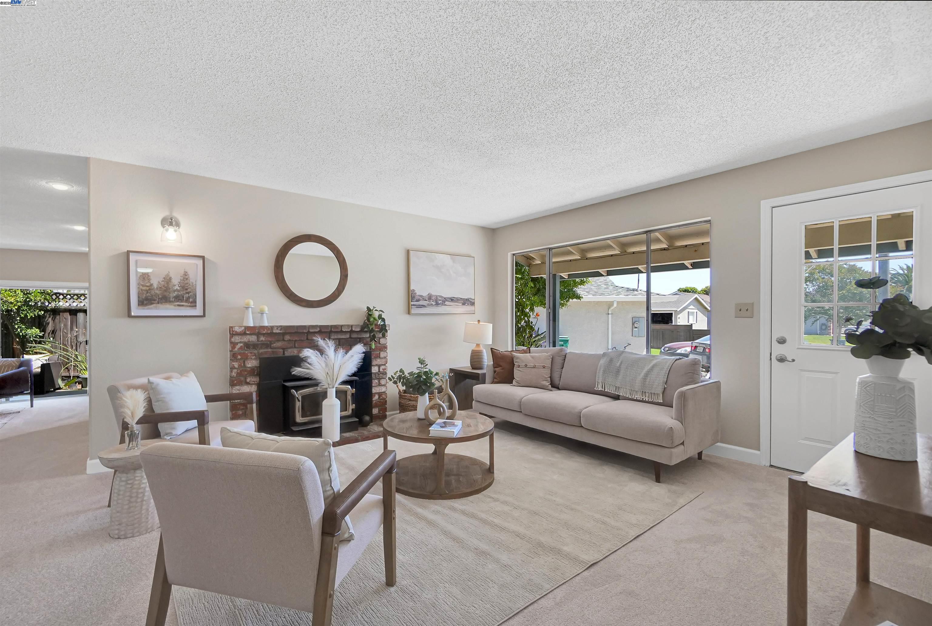 Detail Gallery Image 5 of 40 For 1925 Lilac Ave., Hayward,  CA 94545 - 4 Beds | 2 Baths