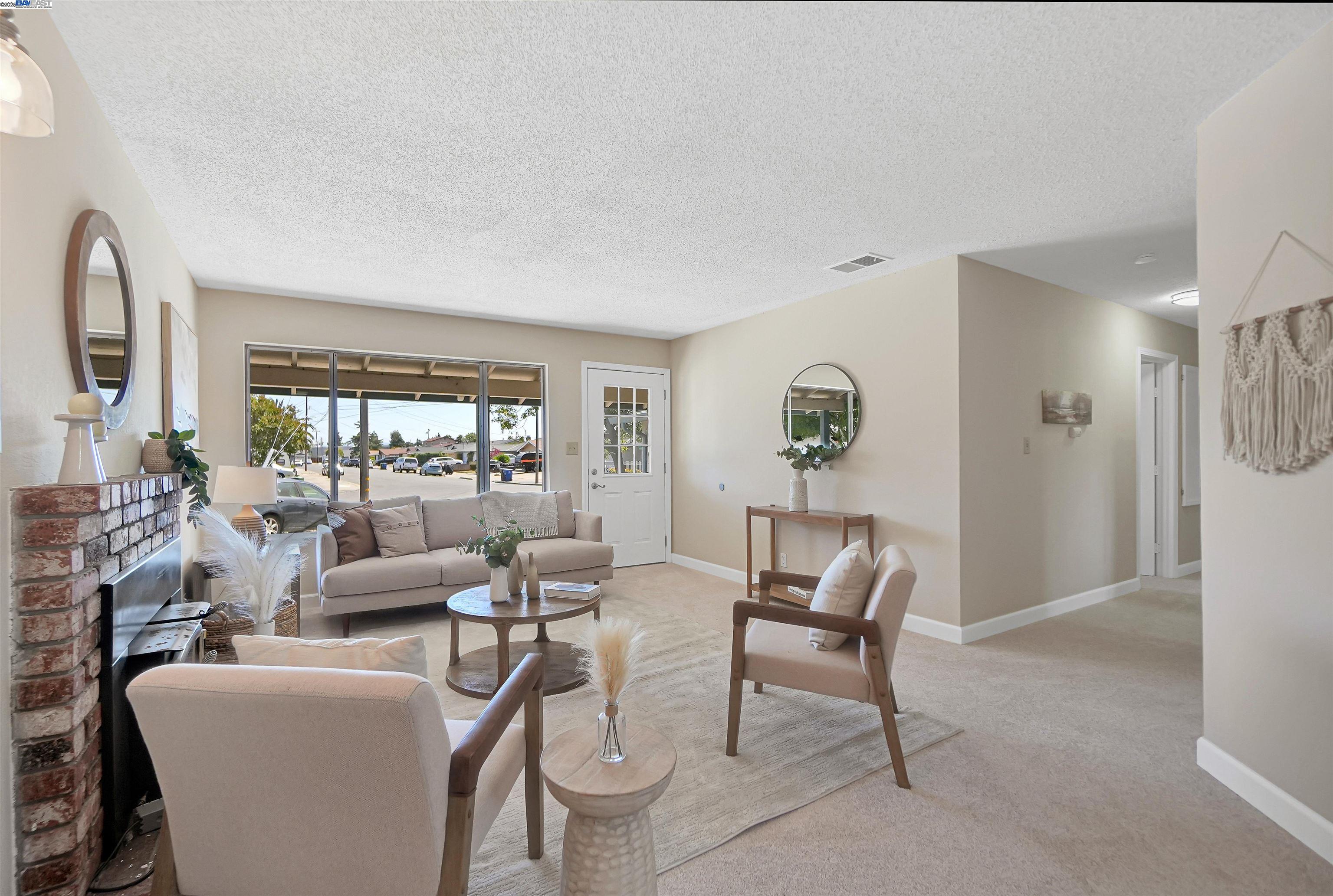 Detail Gallery Image 6 of 40 For 1925 Lilac Ave., Hayward,  CA 94545 - 4 Beds | 2 Baths