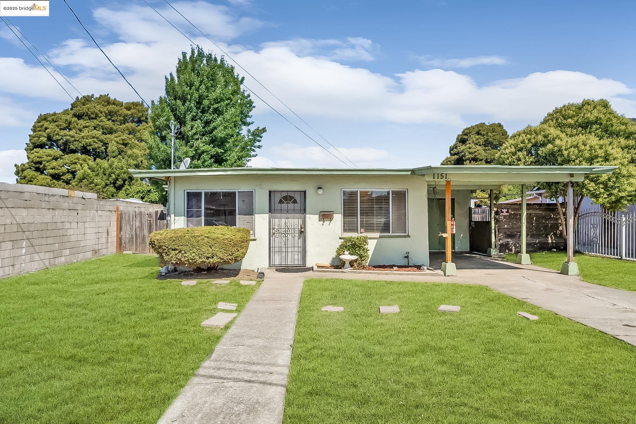 Detail Gallery Image 2 of 35 For 1151 Karen Rd, San Pablo,  CA 94806 - 2 Beds | 1 Baths