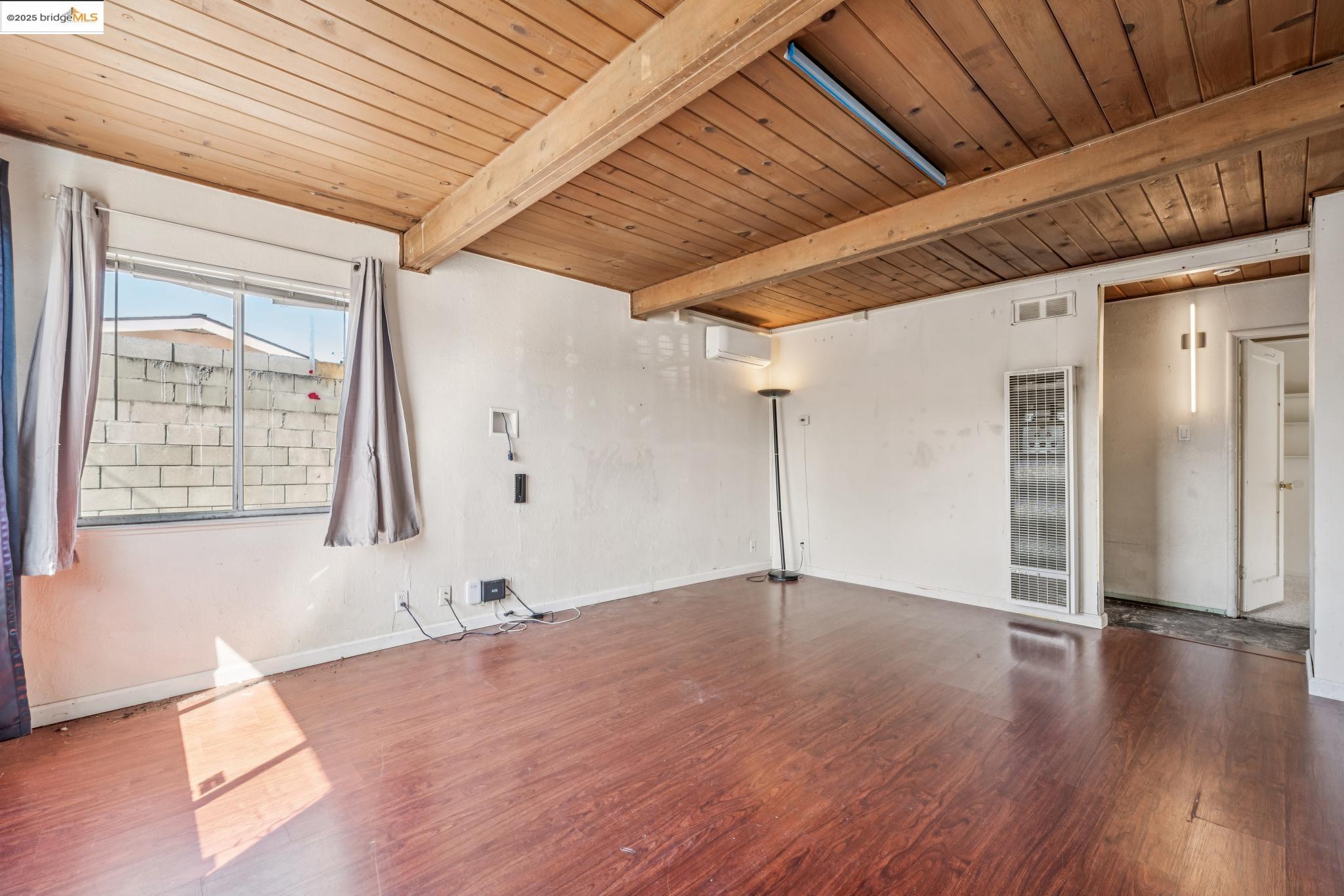 Detail Gallery Image 3 of 35 For 1151 Karen Rd, San Pablo,  CA 94806 - 2 Beds | 1 Baths