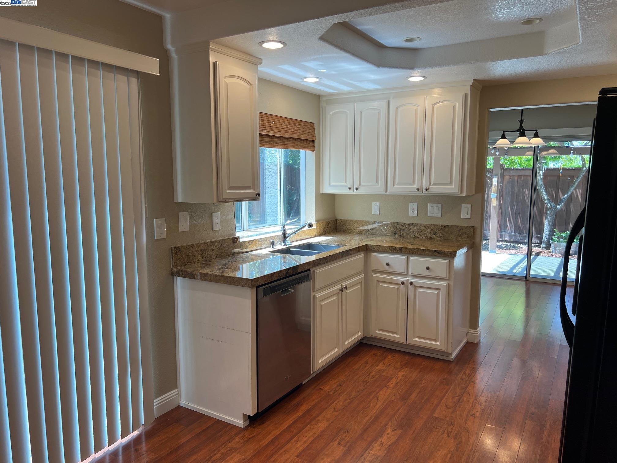 Detail Gallery Image 11 of 52 For 4173 Garibaldi Pl, Pleasanton,  CA 94566 - 3 Beds | 2/1 Baths