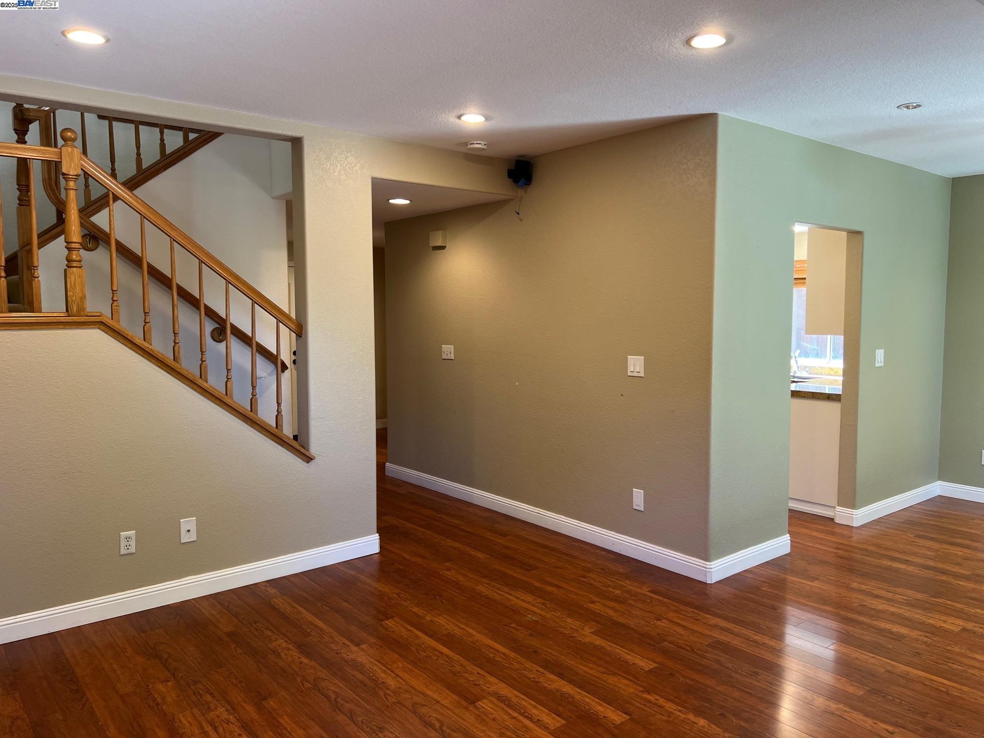 Detail Gallery Image 12 of 52 For 4173 Garibaldi Pl, Pleasanton,  CA 94566 - 3 Beds | 2/1 Baths
