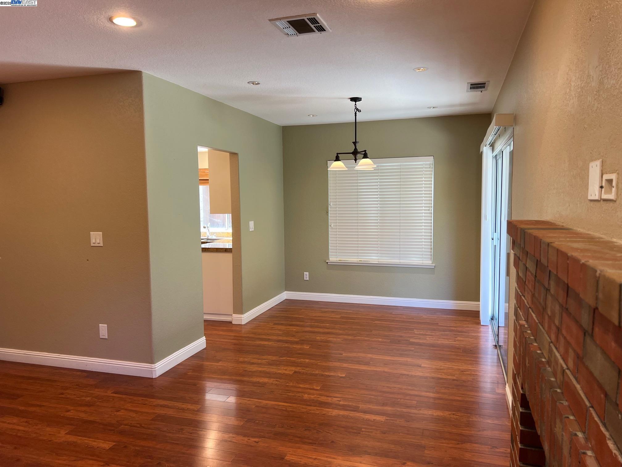 Detail Gallery Image 16 of 52 For 4173 Garibaldi Pl, Pleasanton,  CA 94566 - 3 Beds | 2/1 Baths
