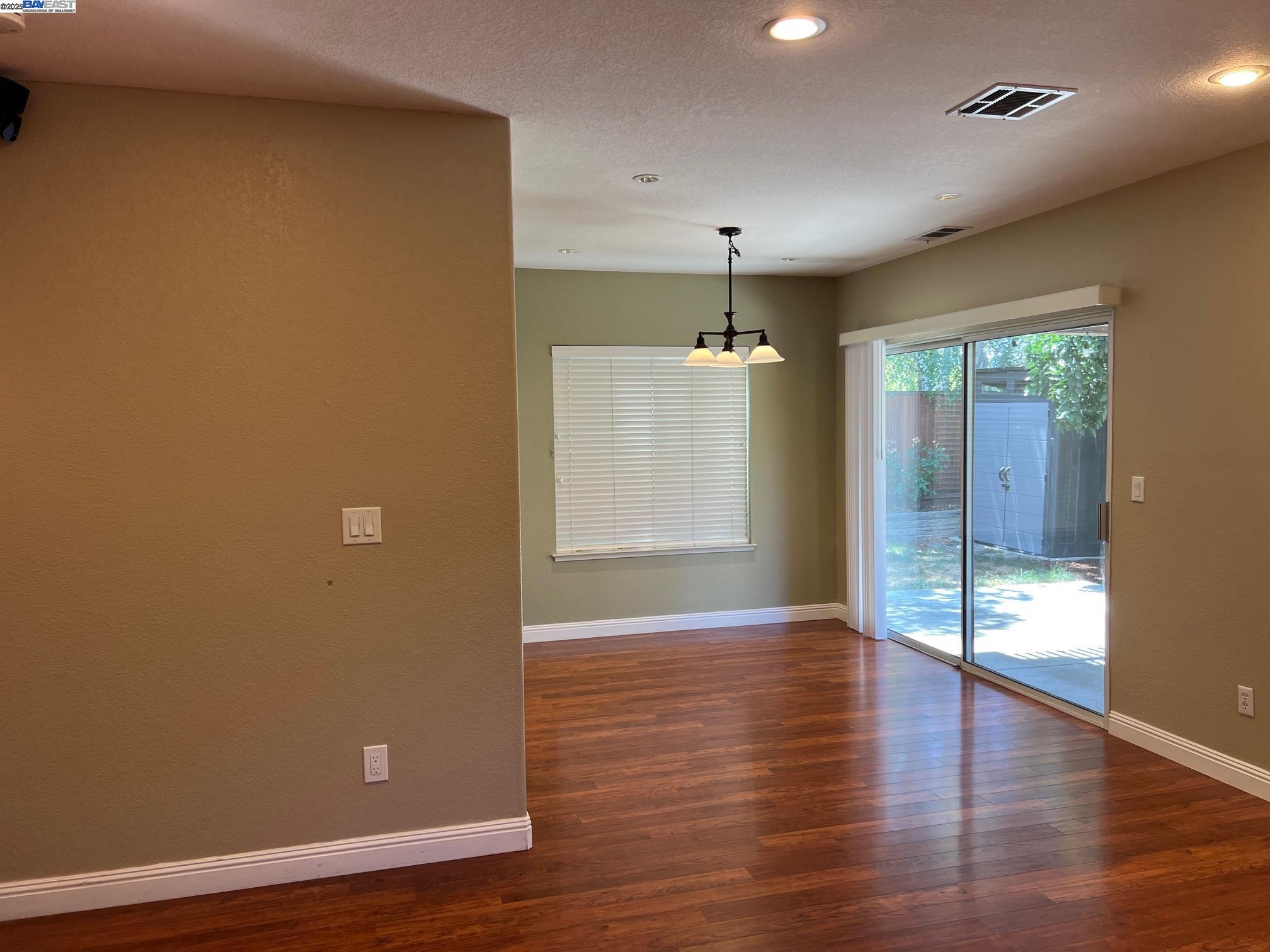 Detail Gallery Image 20 of 52 For 4173 Garibaldi Pl, Pleasanton,  CA 94566 - 3 Beds | 2/1 Baths