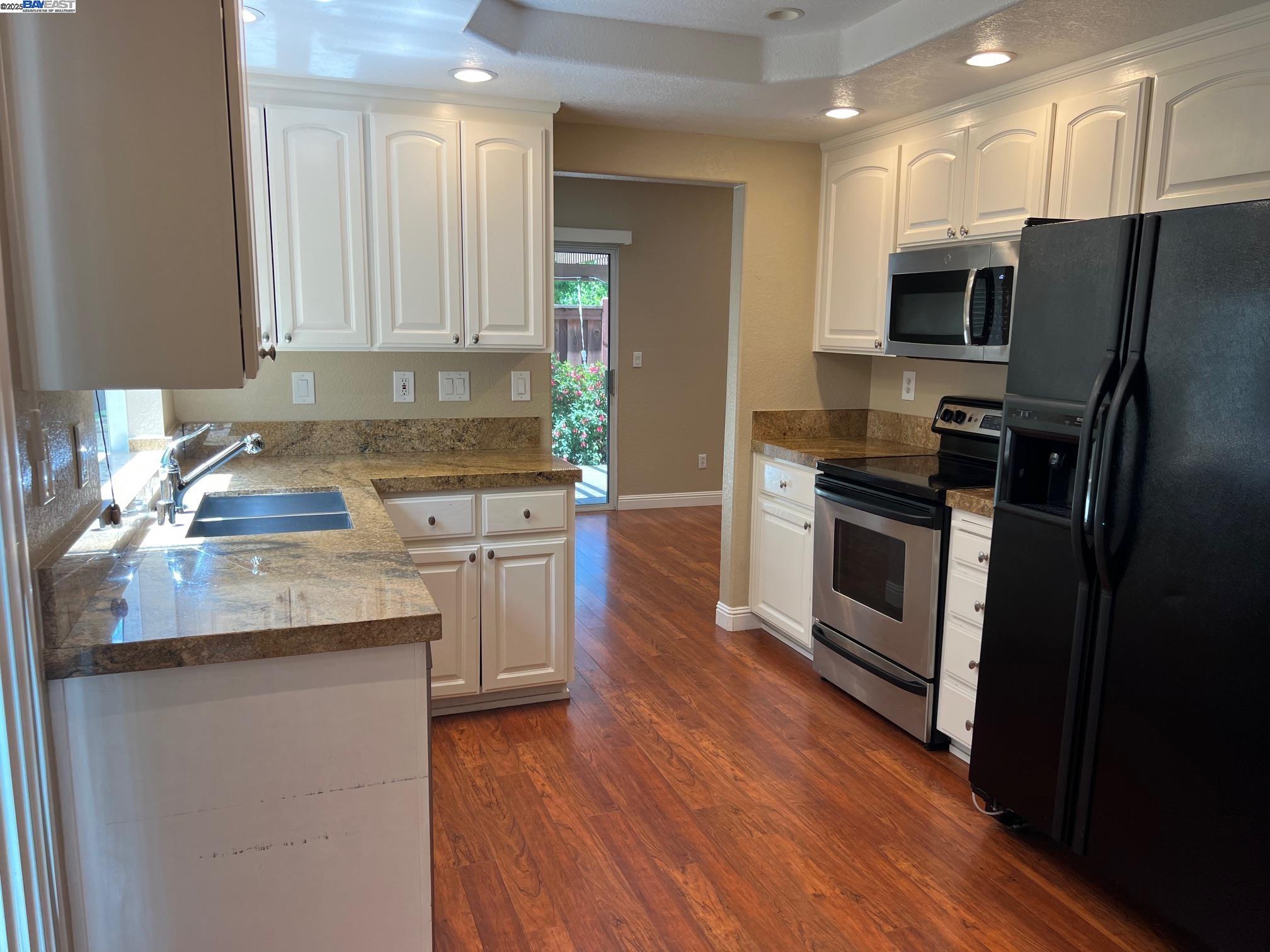 Detail Gallery Image 3 of 52 For 4173 Garibaldi Pl, Pleasanton,  CA 94566 - 3 Beds | 2/1 Baths