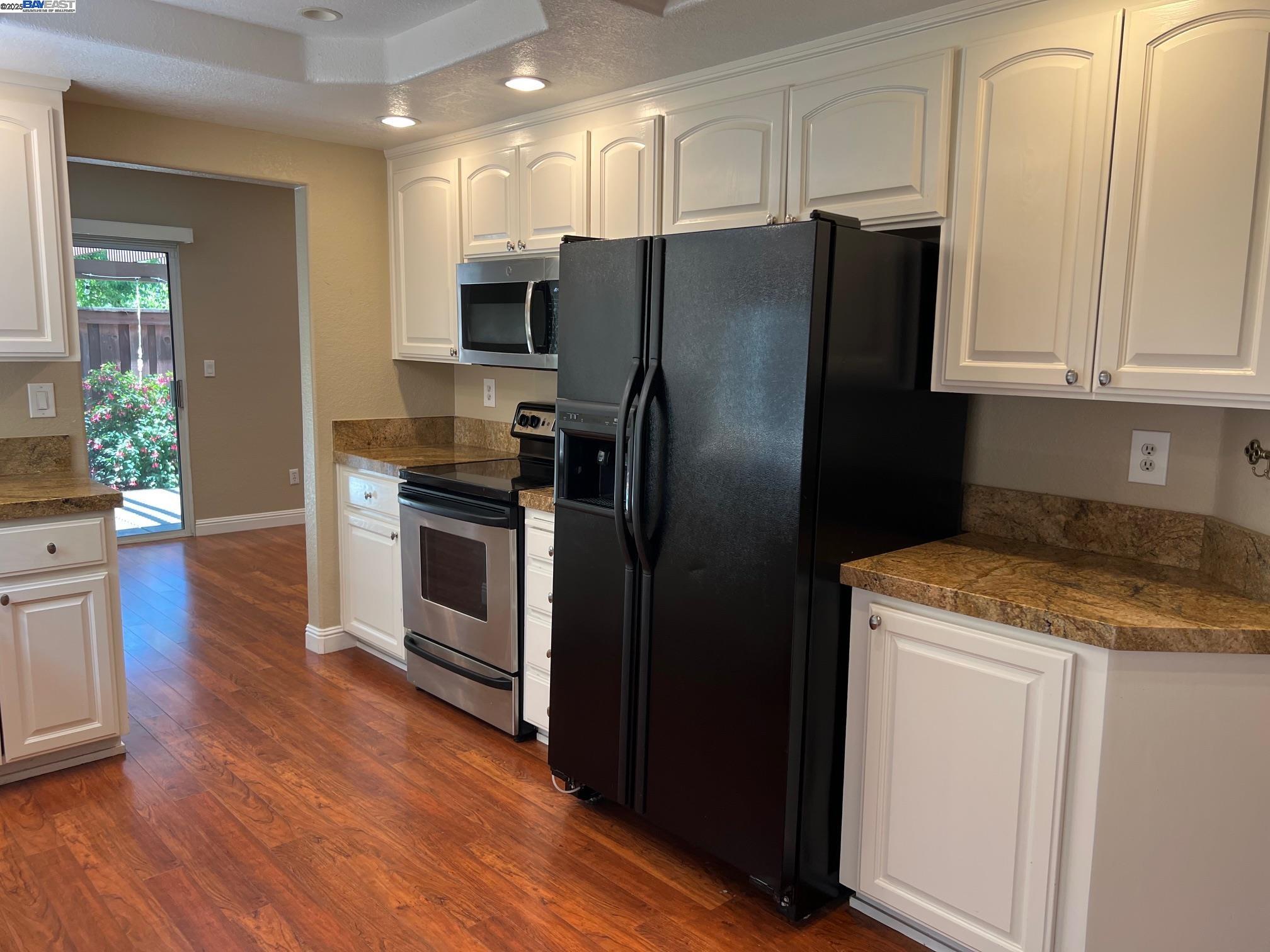 Detail Gallery Image 4 of 52 For 4173 Garibaldi Pl, Pleasanton,  CA 94566 - 3 Beds | 2/1 Baths