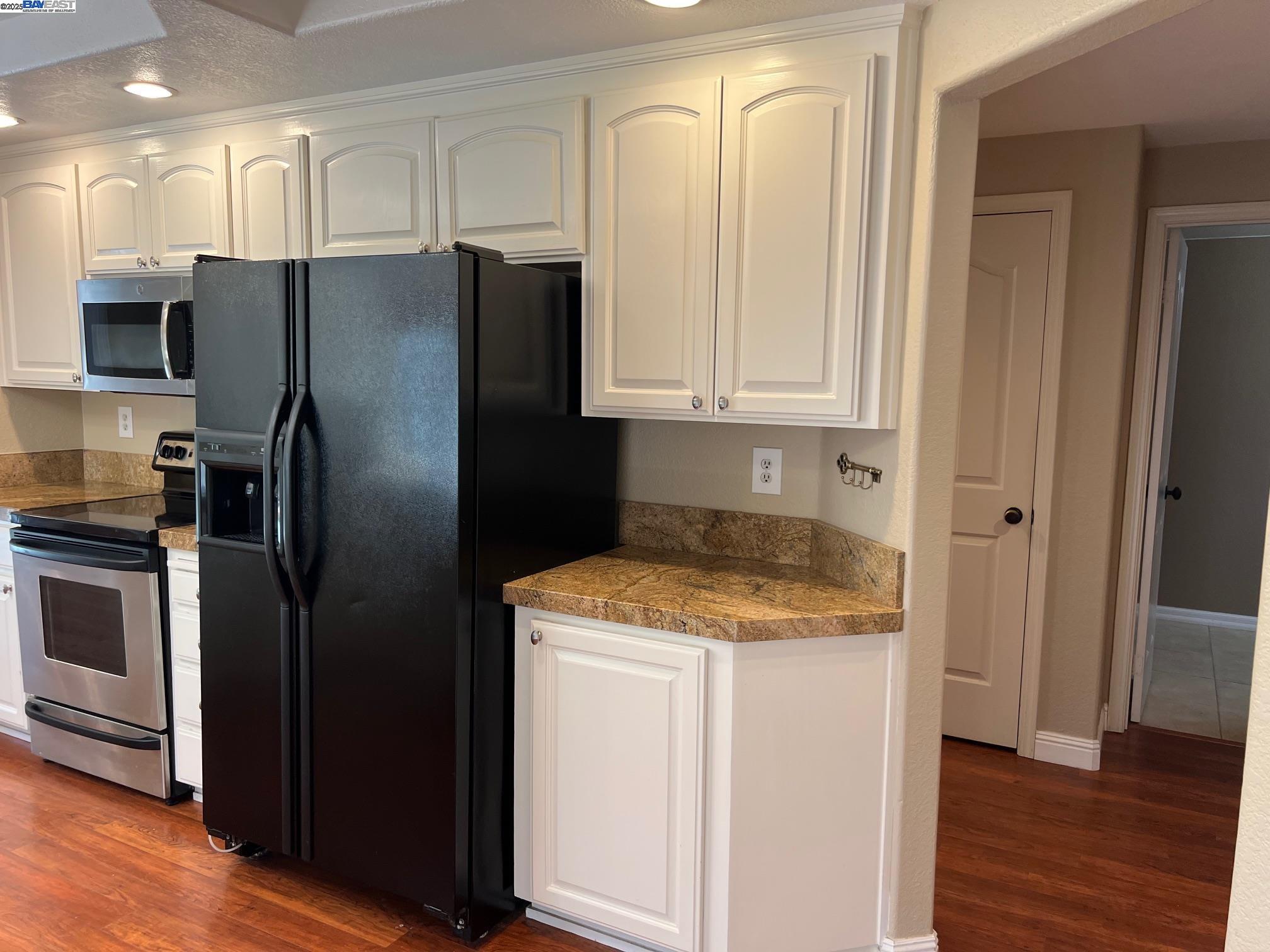 Detail Gallery Image 5 of 52 For 4173 Garibaldi Pl, Pleasanton,  CA 94566 - 3 Beds | 2/1 Baths
