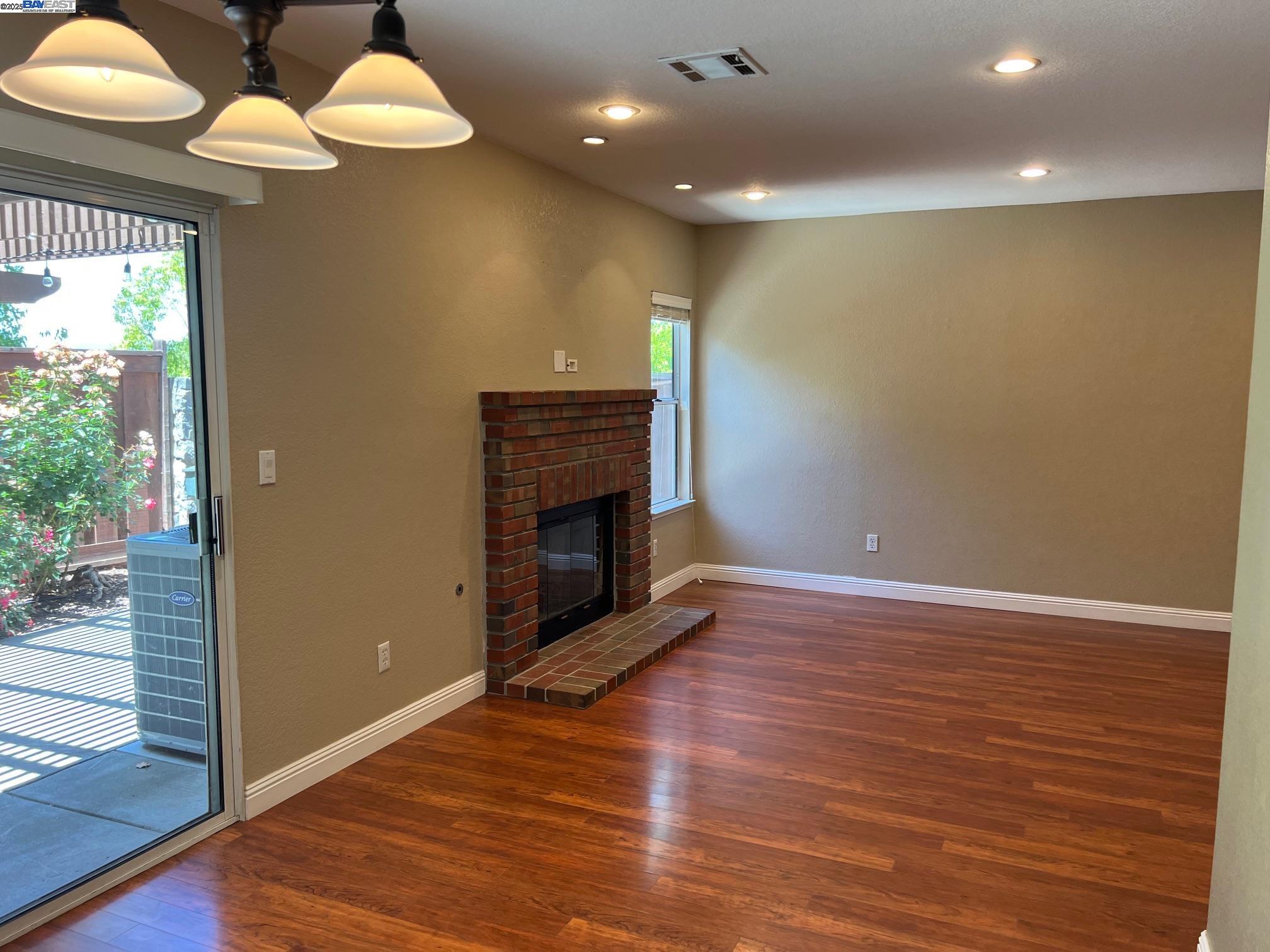 Detail Gallery Image 10 of 52 For 4173 Garibaldi Pl, Pleasanton,  CA 94566 - 3 Beds | 2/1 Baths