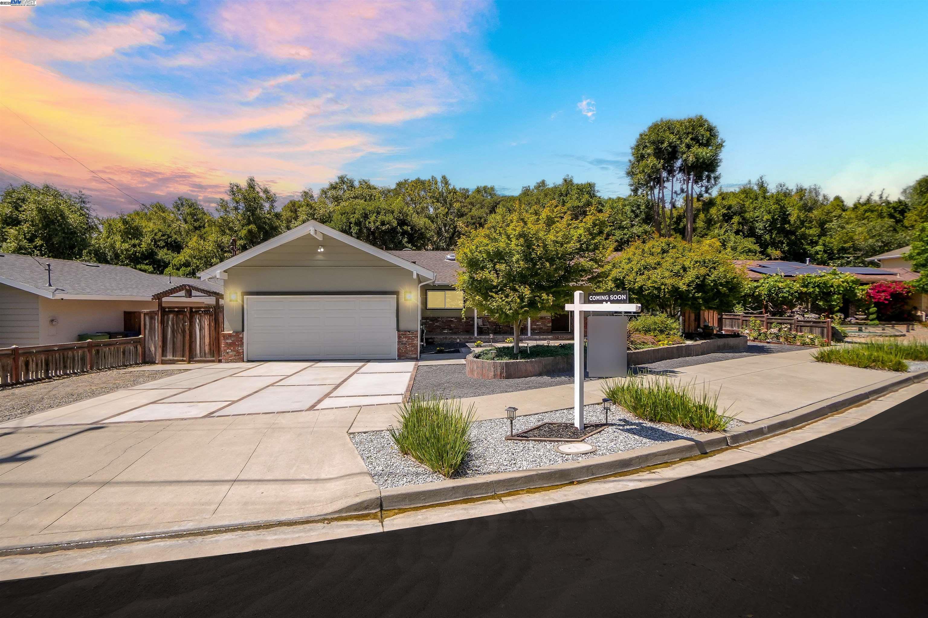 Detail Gallery Image 1 of 1 For 1054 Redstone Pl, Hayward,  CA 94542 - 3 Beds | 2 Baths