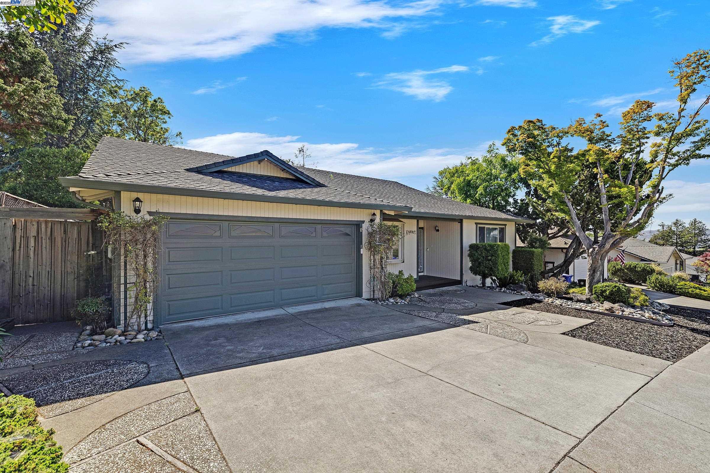 2207 Dexter Ct., Hayward, California 94541, 3 Bedrooms Bedrooms, 7 Rooms Rooms,2 BathroomsBathrooms,Residential,For Sale,2207 Dexter Ct.,41103330