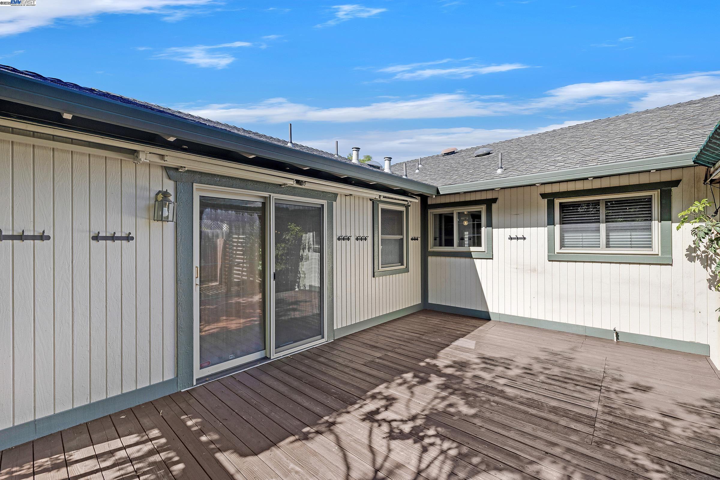 2207 Dexter Ct., Hayward, California 94541, 3 Bedrooms Bedrooms, 7 Rooms Rooms,2 BathroomsBathrooms,Residential,For Sale,2207 Dexter Ct.,41103330