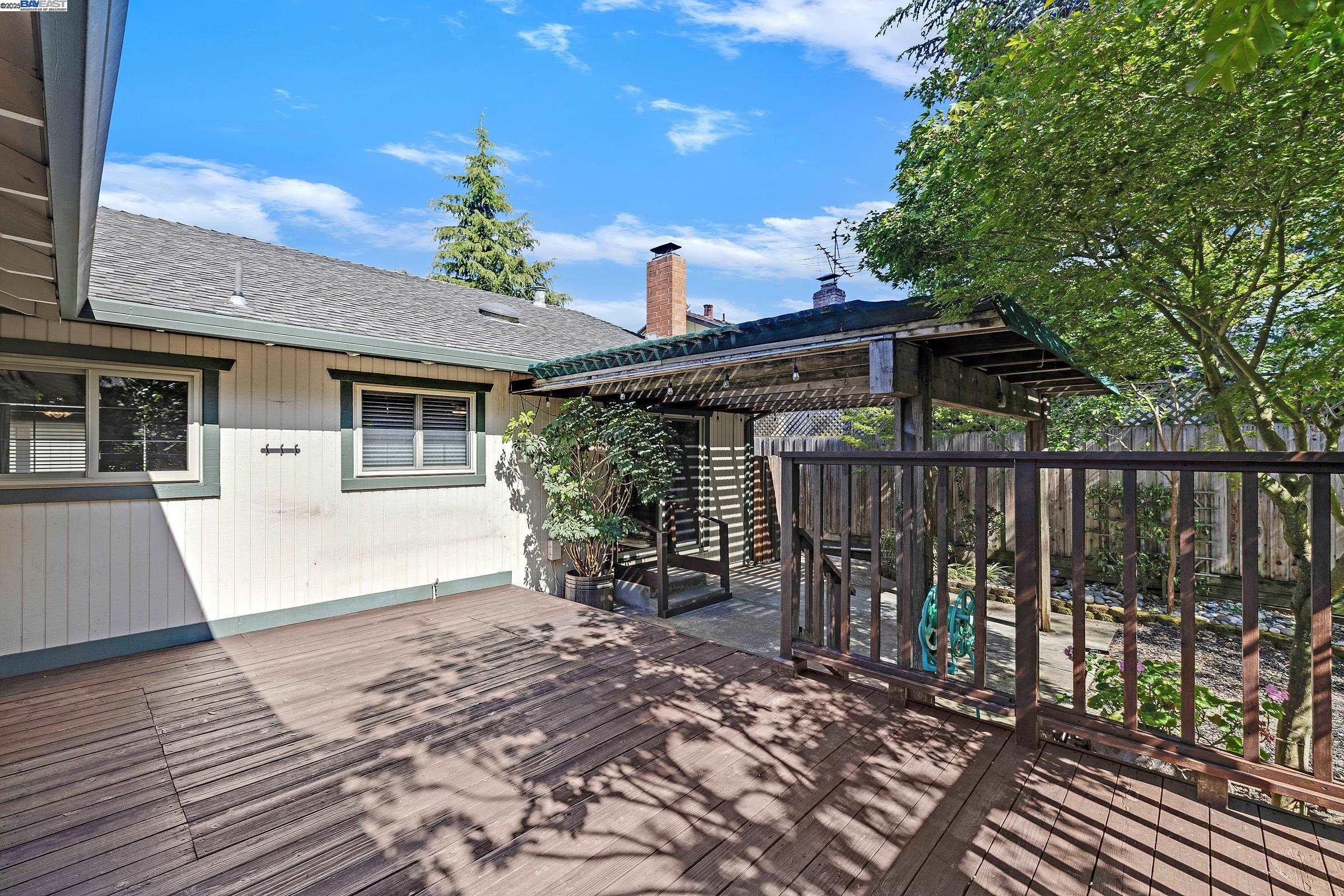 2207 Dexter Ct., Hayward, California 94541, 3 Bedrooms Bedrooms, 7 Rooms Rooms,2 BathroomsBathrooms,Residential,For Sale,2207 Dexter Ct.,41103330