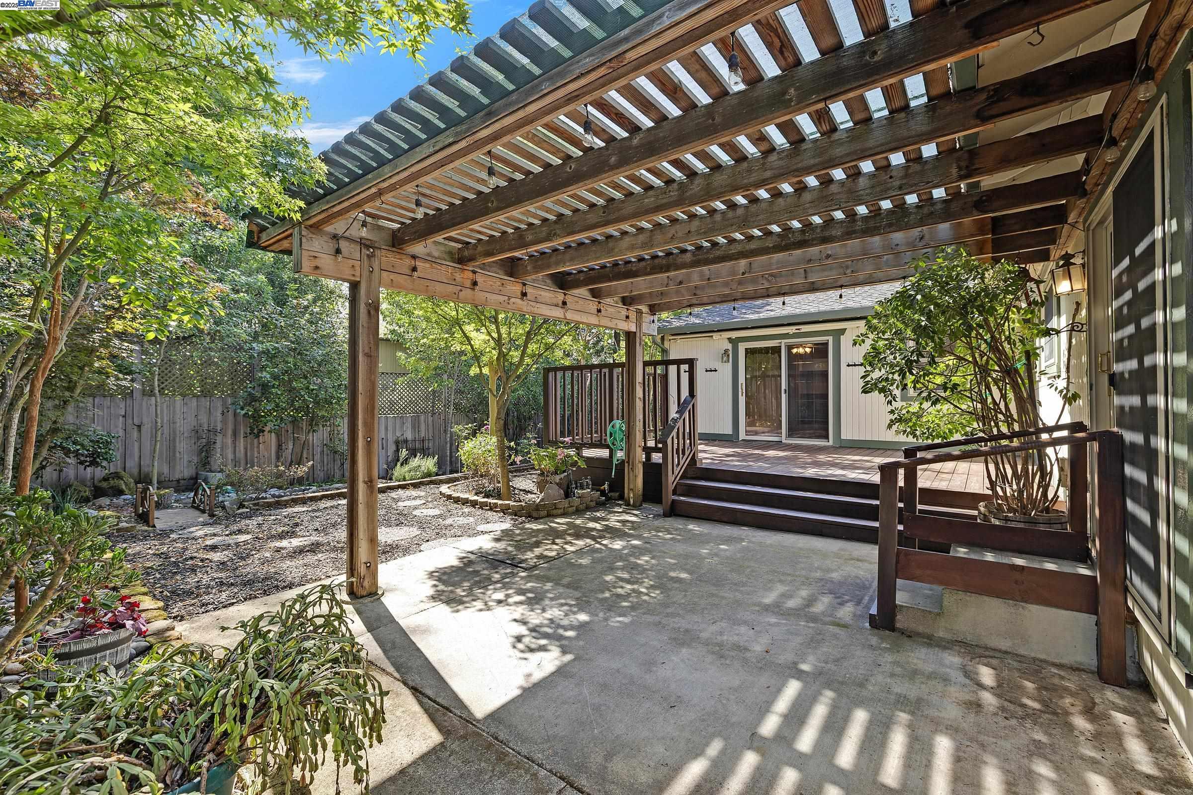 2207 Dexter Ct., Hayward, California 94541, 3 Bedrooms Bedrooms, 7 Rooms Rooms,2 BathroomsBathrooms,Residential,For Sale,2207 Dexter Ct.,41103330